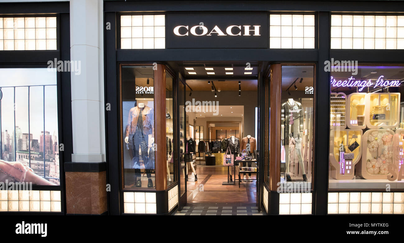 Philadelphie, Pennsylvanie, USA - 30 MAI 2018 : Coach store à Philadelphie. COACH est une entreprise de maroquinerie de luxe américaine de fabrication également lugg Banque D'Images