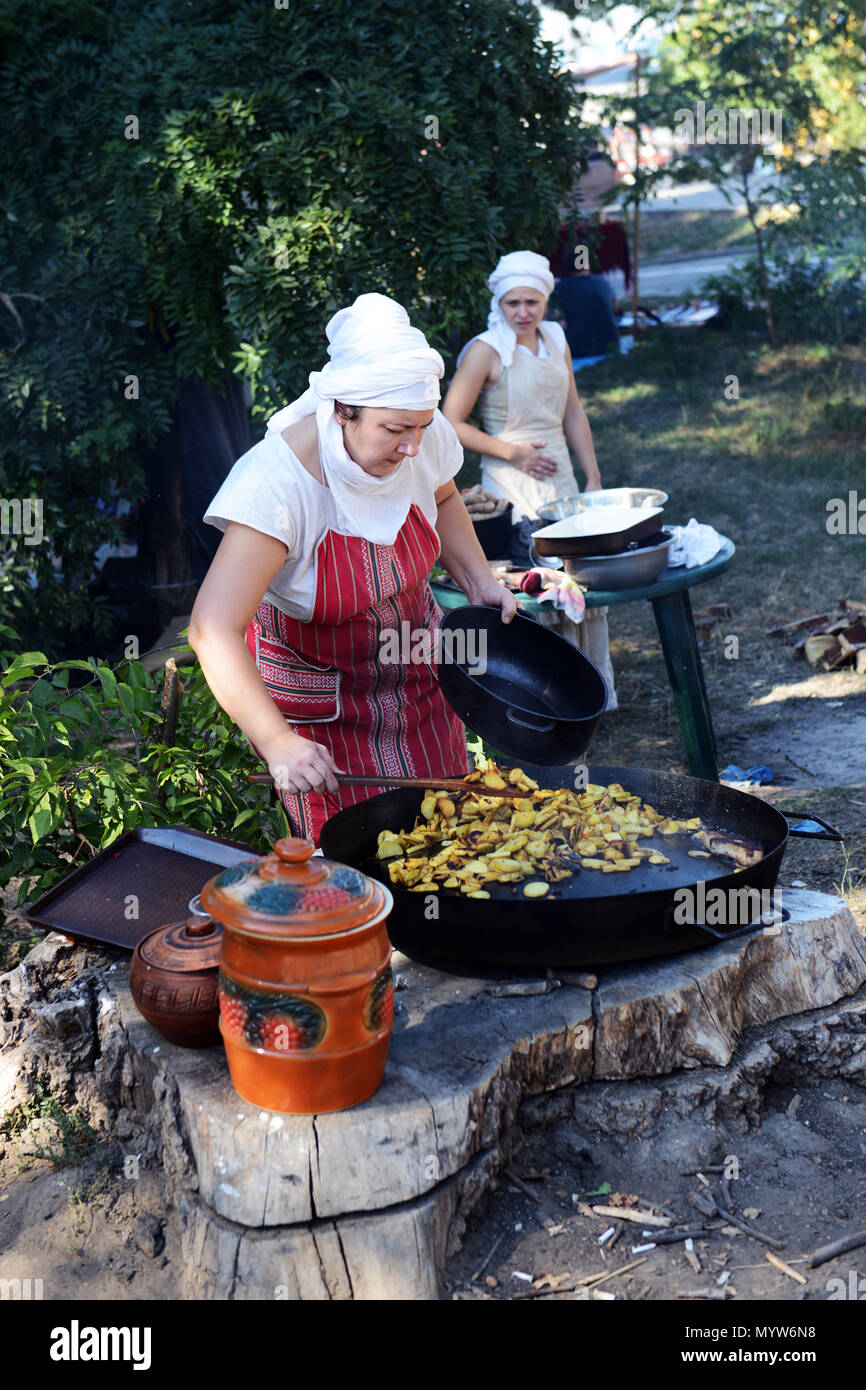 La cuisine médiévale à la fête médiévale à Odessa, Ukraine Photo Stock -  Alamy