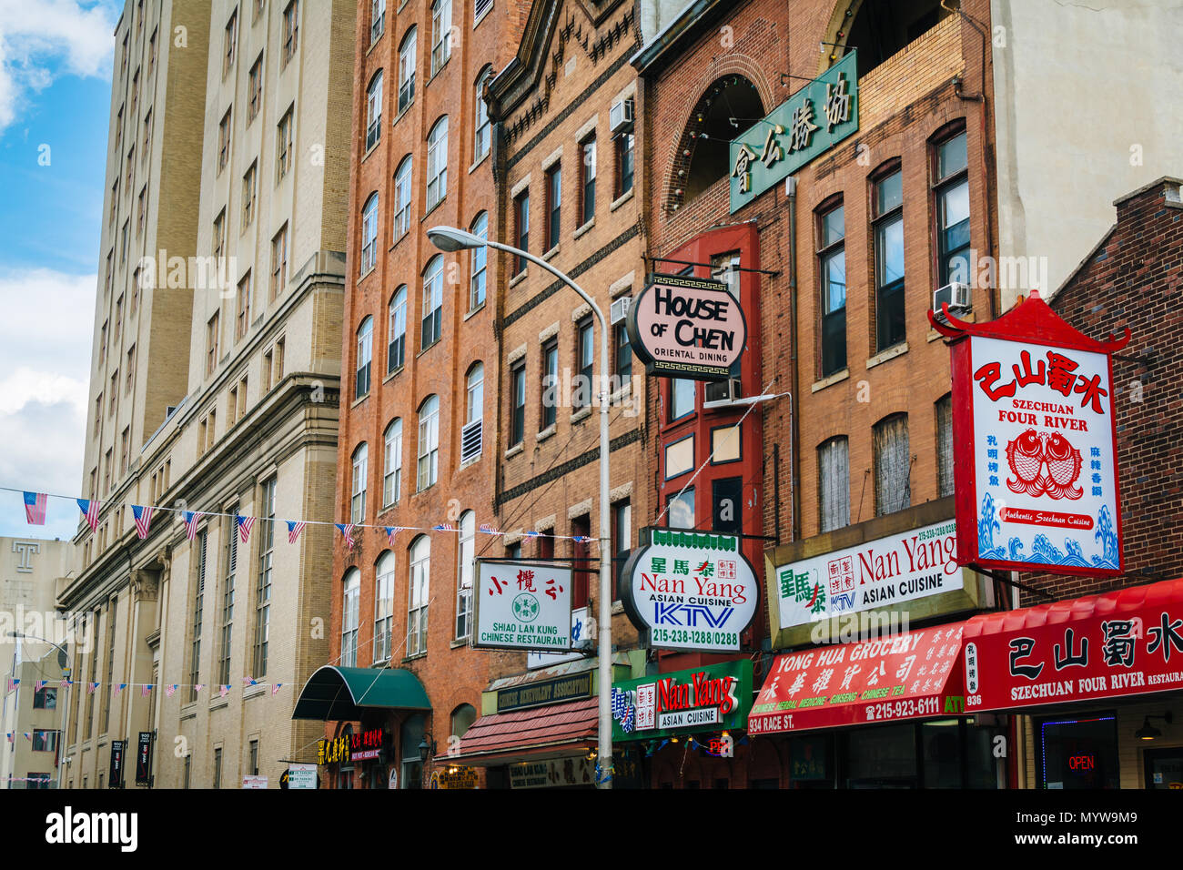 Race Street dans le quartier chinois, Philadelphie, Pennsylvanie. Banque D'Images
