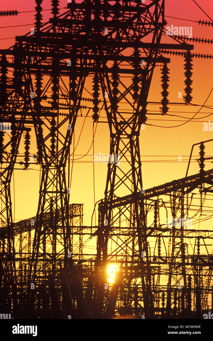 1992 LA PUISSANCE DE TRANSMISSION D'ÉLECTRICITÉ HISTORIQUES SOUS GARE Banque D'Images