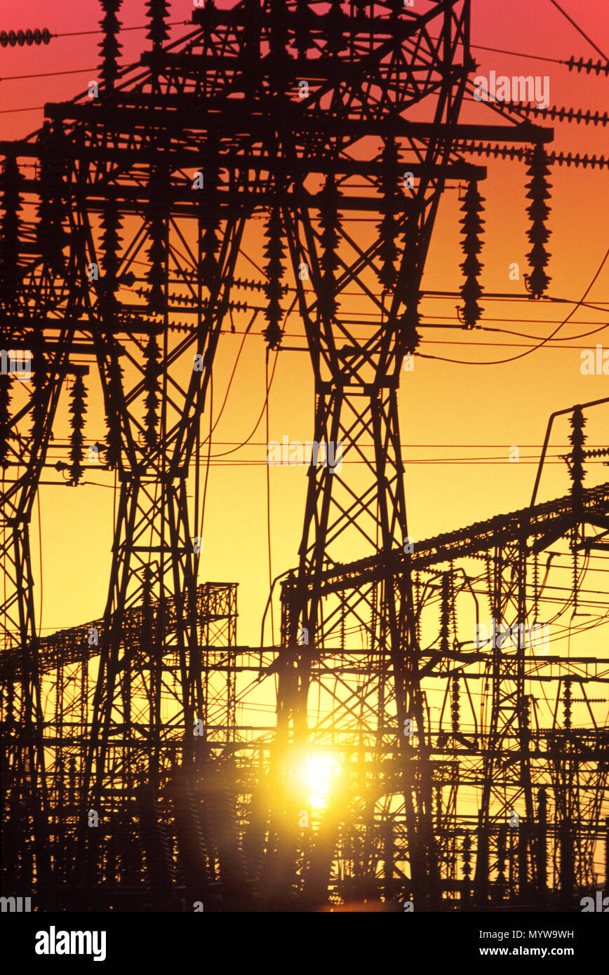 1992 LA PUISSANCE DE TRANSMISSION D'ÉLECTRICITÉ HISTORIQUES SOUS GARE Banque D'Images