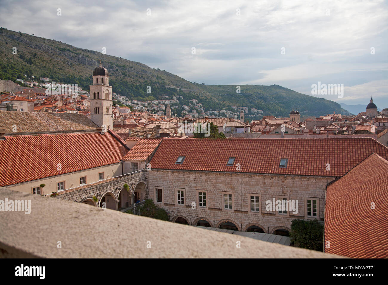 11 septembre 2014- Dubrovnik, Croatie : Les toits du cloître à Dubrovnik, initialement construit comme une forteresse Banque D'Images