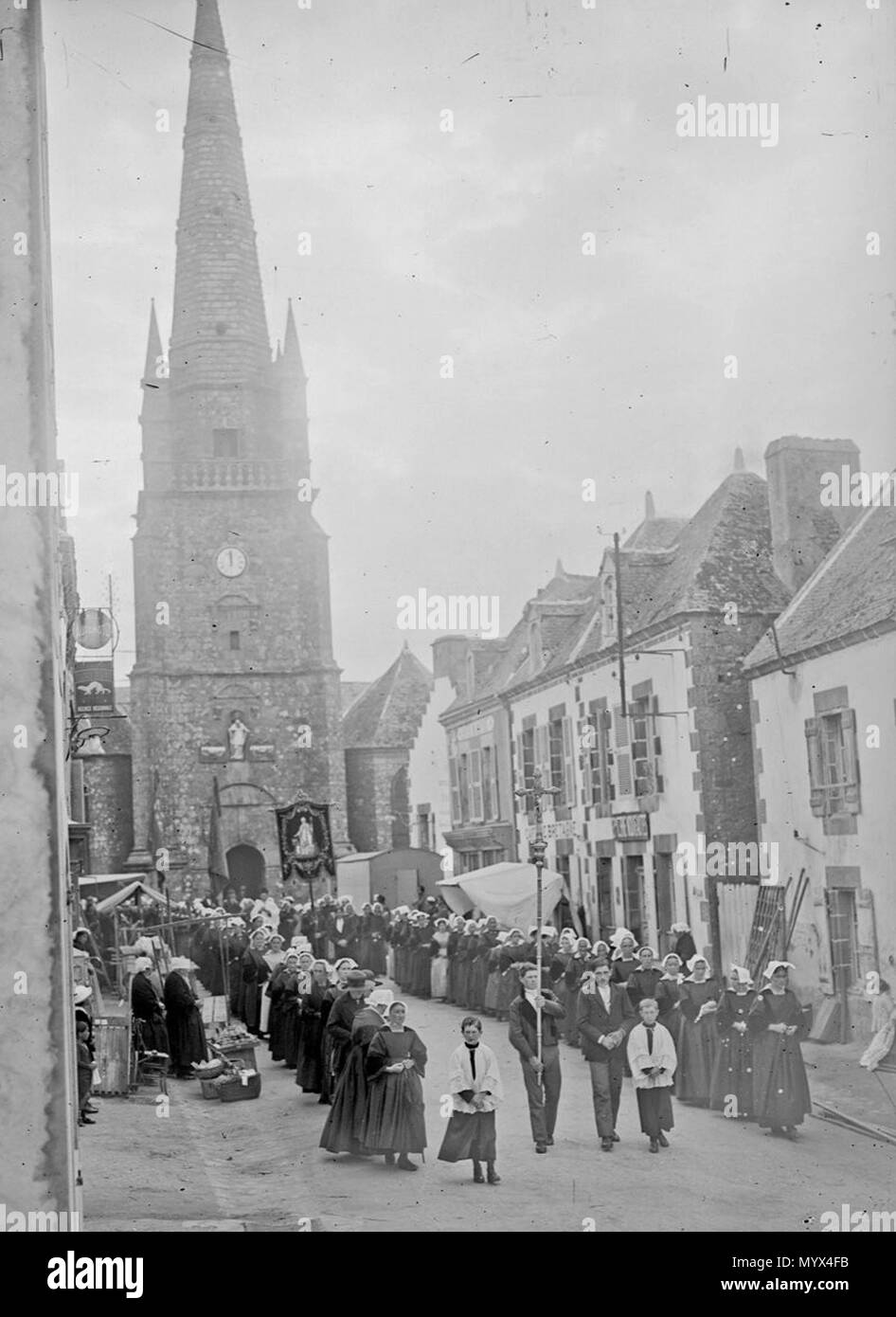 . English : Carnac : la procession lors du pardon de Saint-Cornély (13 septembre 1924) . 13 septembre 1924. Agence Rol 20 procession 1924 Carnac Banque D'Images