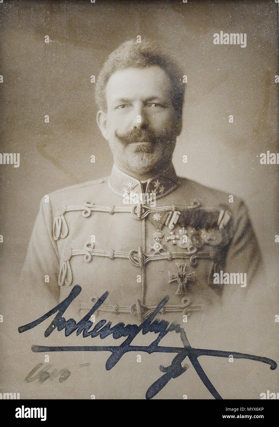 . Deutsch : Hoch- und Deutschmeister Erzherzog Eugen - Geschenkphoto mit eigenhändiger Unterschrift, als Darstellung en général, Adjustierung eigenhändige ungarischer Unterschrift 'Erzherzog Eugen', 19 x 13 cm. vers 1900. 2 Anonyme Erzherzog Eugen mit Unterschrift Banque D'Images