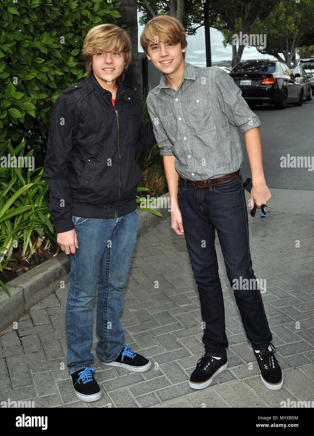 Dylan  Cole Sprouse 30 - Puissance de l'événement jeunesse sur le Lot Paramount à Los Angeles.Dylan  Cole Sprouse 30 Événement à Hollywood, Californie - La vie de l'événement Tapis Rouge, USA, Cinéma, Célébrités, photographie, Bestof, Arts, Culture et divertissement, Célébrités, Mode de vie meilleure, Hollywood, événement dans la vie d'Hollywood, Californie - Tapis rouge et en coulisses, musique, célébrités, Topix en couple, en famille (mari et femme) et les enfants - les enfants, frères et sœurs, tsuni@Gamma-USA.com Tsuni enquête de crédit / USA, 2006 à 2009 Banque D'Images