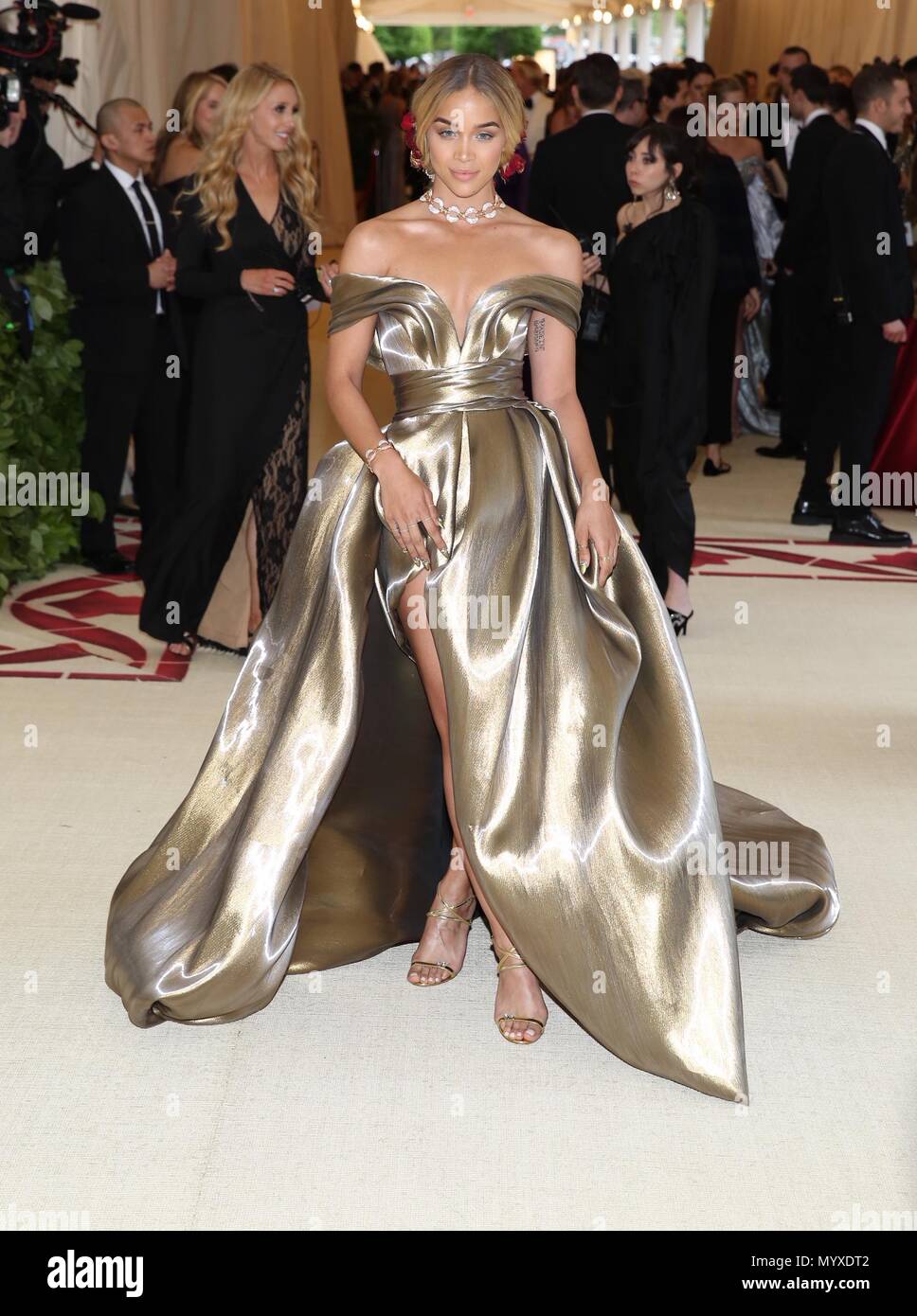 Le 2018 du Costume Institute Gala bénéfice rencontré 'corps célestes : mode et l' imagination catholique - Tapis rouge avec des arrivées : Jasmine Sanders Où : New York, United States Quand : 07 mai 2018 Credit : Andres Otero/WENN.com Banque D'Images