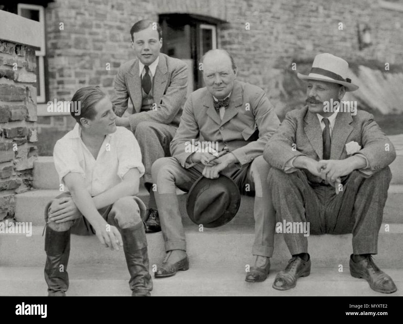 . Anglais : Winston Churchill et son frère Jack avec Randolph et Johnny . 9 septembre 1927. Inconnu 22 Churchills-in-Canada-768x564 Banque D'Images