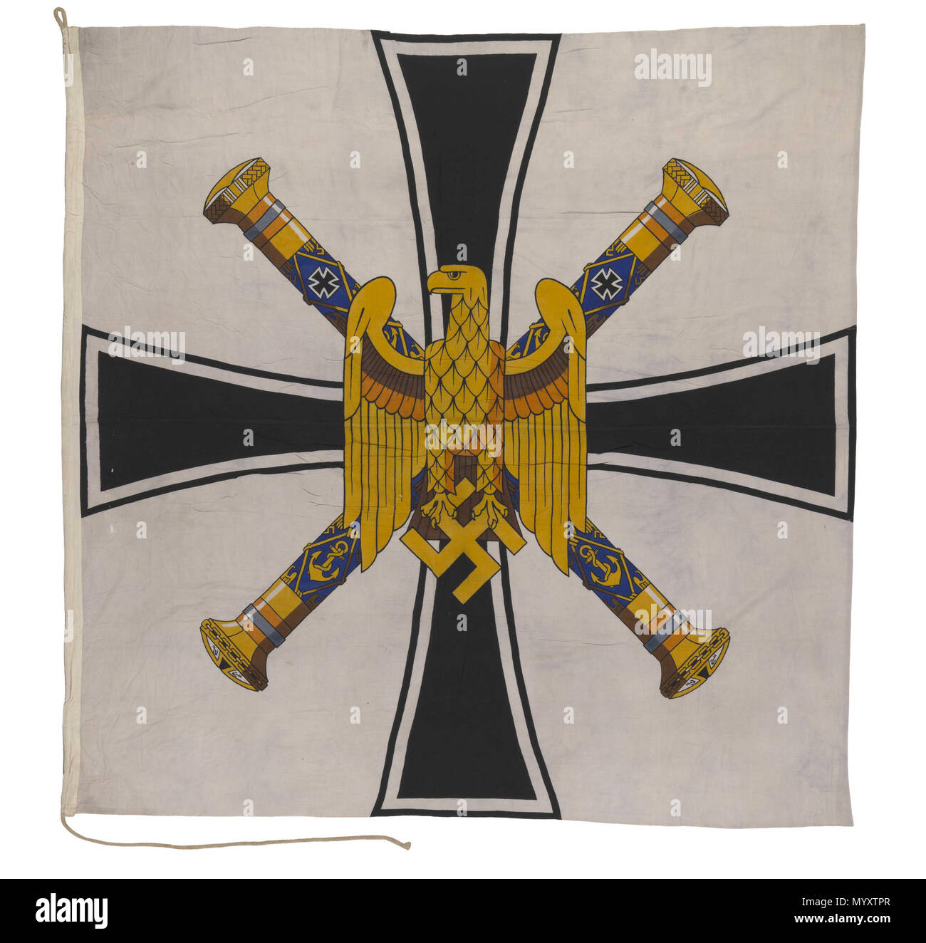 . Anglais : commande drapeau, amiral de la flotte, l'Allemagne nazie (1943-1945) drapeau de la commande d'un amiral de la flotte, l'Allemagne nazie (1943-1945). Inscrit sur le palan : 'Flg Grossadmiral'. Le drapeau est fait de laine noir avec un coton d'un palan. C'est cousu machine avec le dessin imprimé sur le tissu. Une corde est attachée à hisser le drapeau. Le champ est blanc, portant une croix pattée noire sur laquelle se superpose deux traversé l'admiral's matraque et un aigle tenant la croix gammée. L'origine est incertaine, mais le drapeau est susceptible d'avoir été présenté par le Comité des trophées de guerre en 1947. Drapeau de la commande Banque D'Images