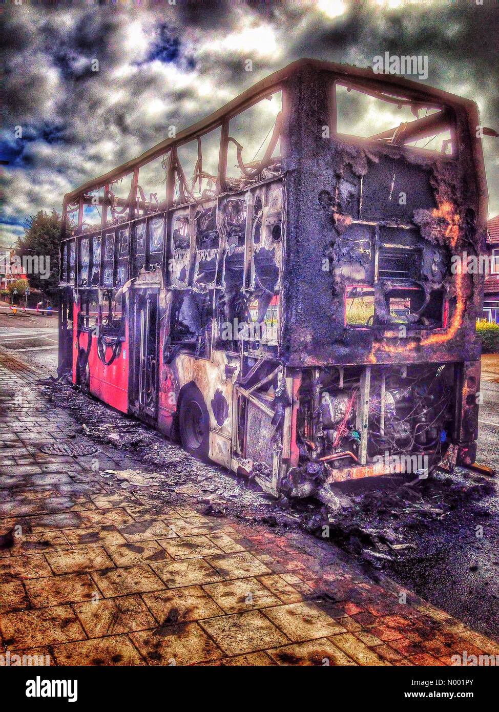 Londres, Royaume-Uni. Mar 21, 2015. Bus incendié à Forest Hill Road, Londres du sud. Credit : GILBERT MURRAY/StockimoNews/Alamy Live News Banque D'Images