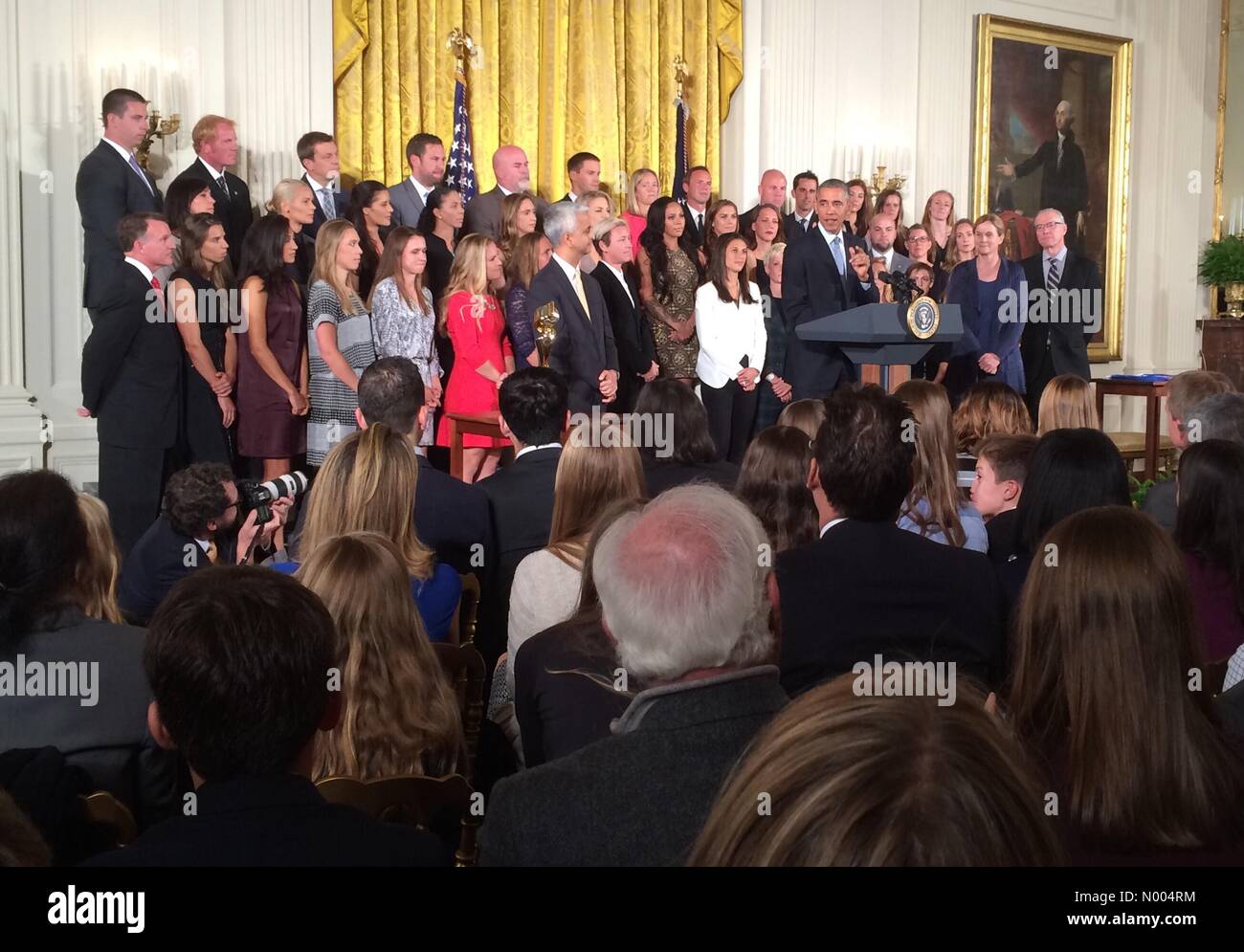 Washington, DC, USA. 27 Oct, 2015. Obama rend hommage à l'équipe féminine de soccer américain à la maison blanche : Crédit B Christopher / StockimoNews/Alamy Live News Banque D'Images