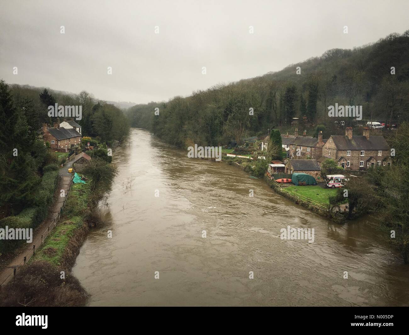 De hauts niveaux Rivière Severn sur le point d'éclater les banques 27 Décembre 2015 Banque D'Images