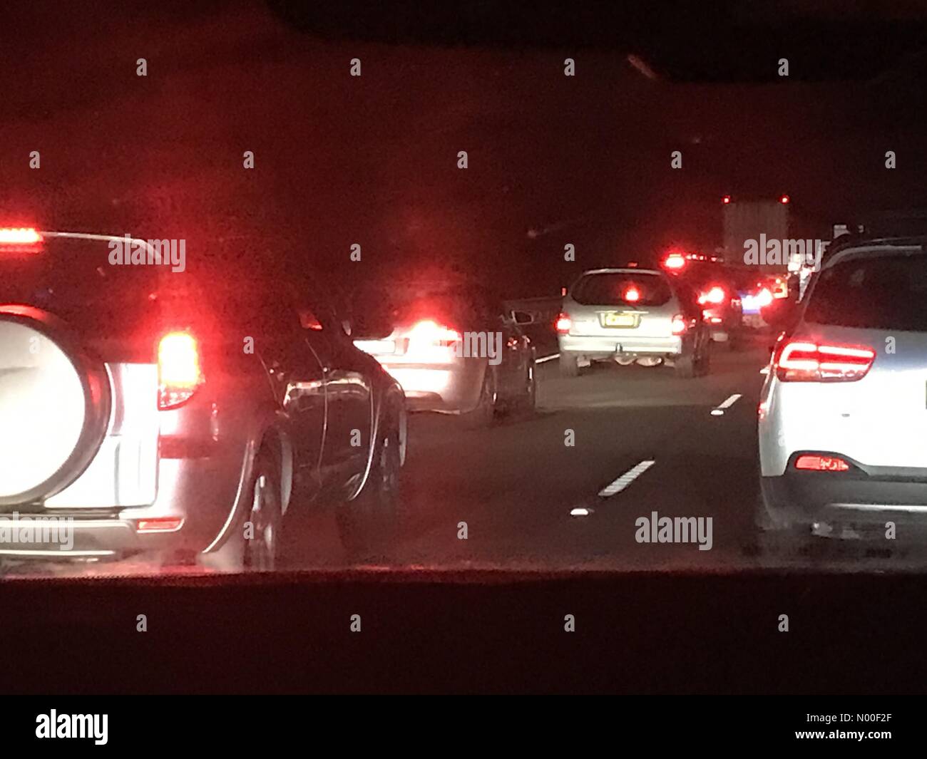 Yerrinbool NSW, Australie. 12 Juin, 2017. Long week-end de l'anniversaire de la reine vu la circulation sur l'autoroute M31 en direction de Hume à 90km à l'extérieur de Sydney, Nouvelle Galles du Sud, Australie. /StockimoNews mjmediabox : Crédit/Alamy Live News Banque D'Images