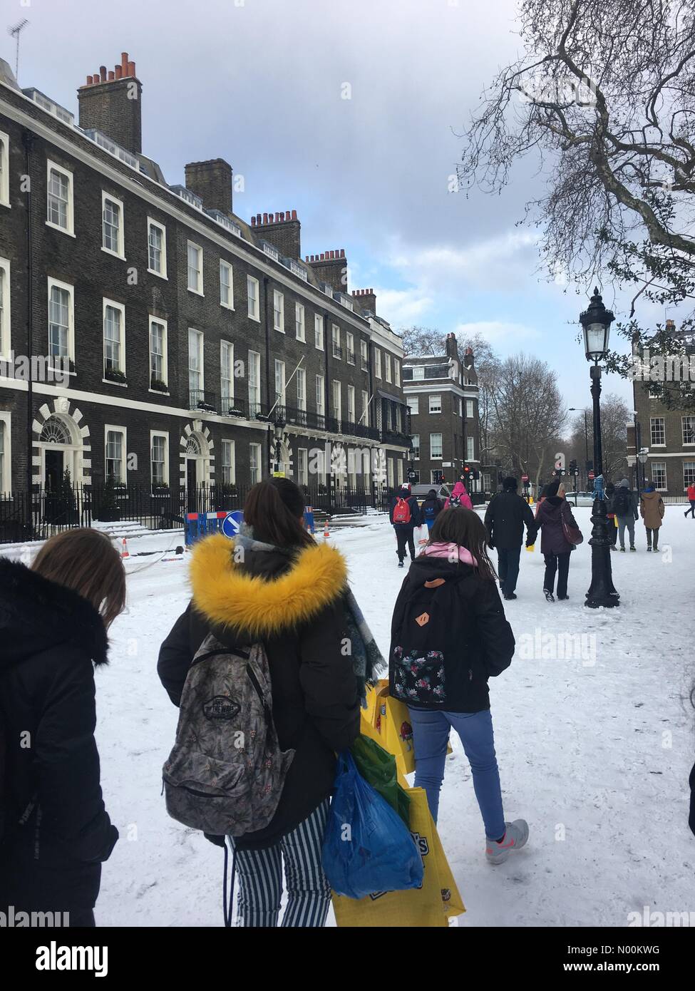 Météo britannique. Bête de l'Est. Couverture de neige dans la région de  Bedford Square, au centre de Londres. 28 février 2018 Photo Stock - Alamy