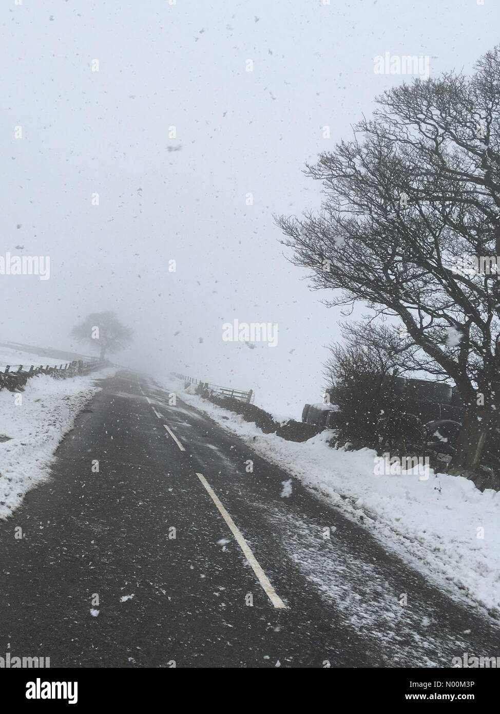 Neige dans le Guiseley West Yorkshire du Royaume-Uni météo Banque D'Images
