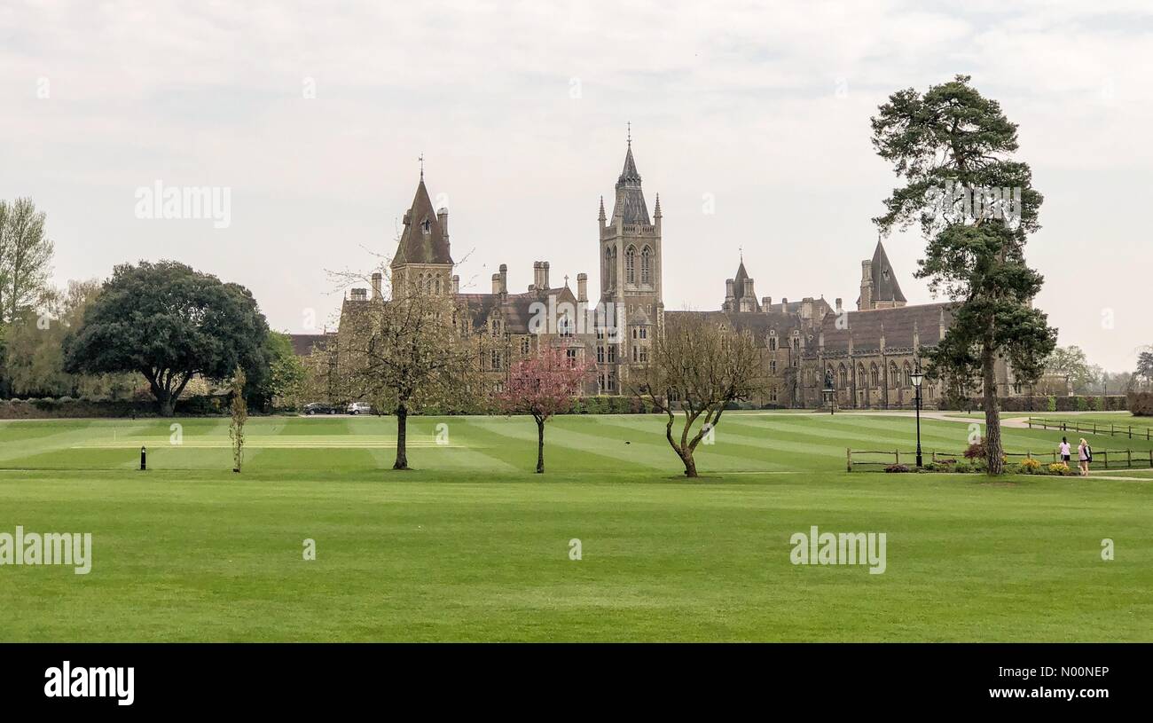 UK : Météo nuageux à Godalming. Chartreuse Road, Godalming. 21 avril 2018. Couverture nuageuse sur le bâtiment Home Counties cet après-midi. Charterhouse School à Godalming, Surrey. /StockimoNews jamesjagger : Crédit/Alamy Live News Banque D'Images