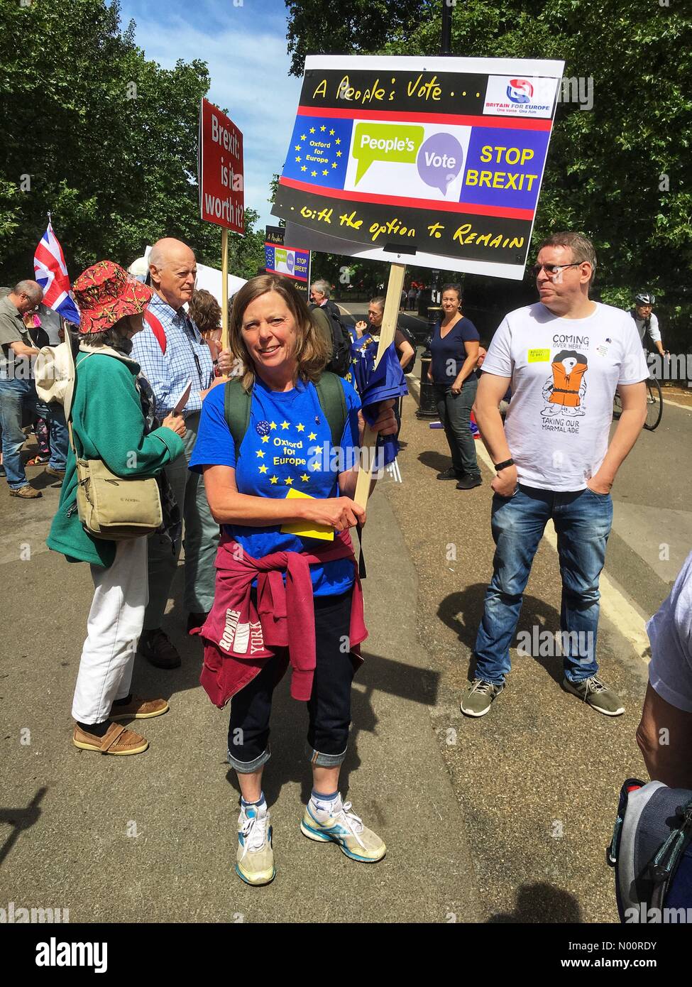 Brexit vote du peuple mars London UK - Samedi 23 Juin 2018 Londres - Des milliers de manifestants se rassemblent pour mars à Whitehall pour demander un scrutin public sur l'accord final Brexit Banque D'Images