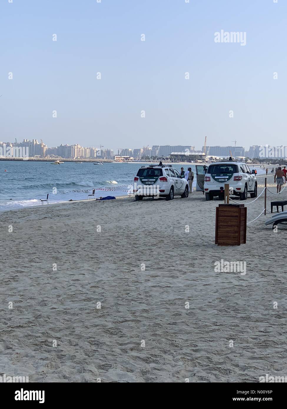 Dubaï, Émirats arabes unis. 24 Oct 2018. Corps échoués sur JBR plage Dubaï ce matin 24.10.18. Corps d'homme n'avaient pas connu depuis 3 jours. Crédit : photo/StockimoNews il/Alamy Live News Banque D'Images