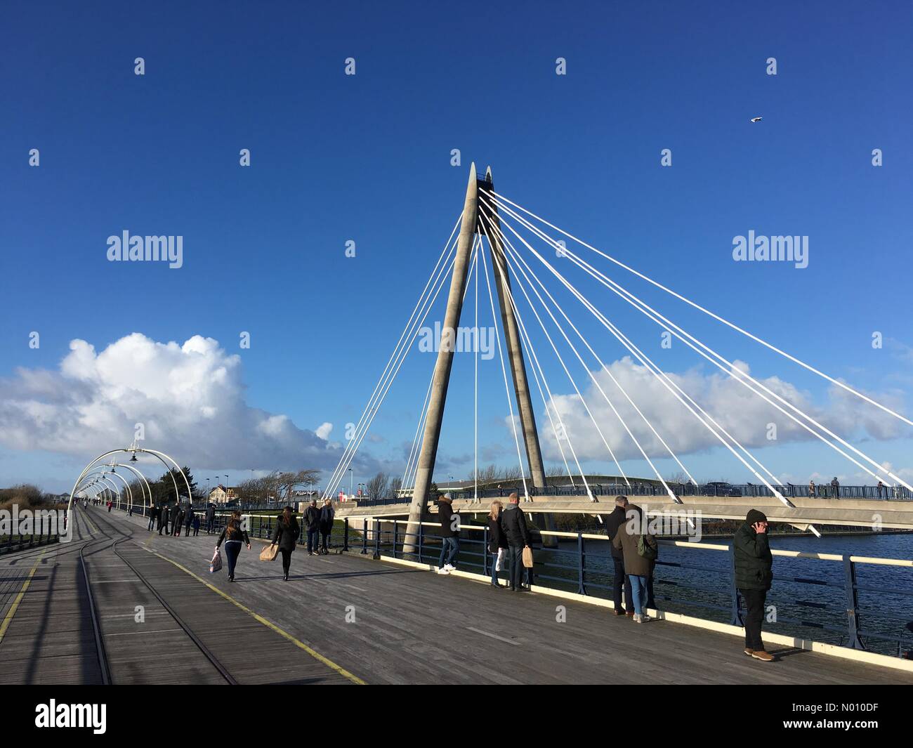 Le Merseyside (Royaume-Uni). 10 fév 2019. Météo France : après-midi ensoleillé à Southport. Pier et Marine Way bridge sur un après-midi ensoleillé mais froid Crédit : Lancashire Images/StockimoNews/Alamy Live News Banque D'Images Le Merseyside (Royaume-Uni). 10 fév 2019. Météo France : après-midi ensoleillé à Southport. Pier et Marine Way bridge sur un après-midi ensoleillé mais froid Crédit : Lancashire Images/StockimoNews/Alamy Live News Banque D'Images