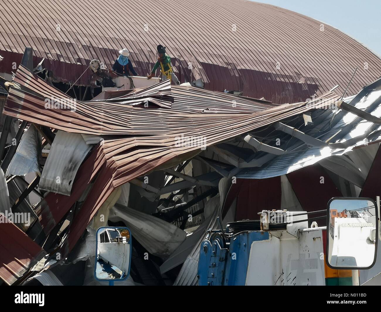 Porac, Pampanga, Philippines. 25 avril, 2019. Suppression des bâtiments endommagés a commencé en Ropcp après le séisme de magnitude 6,1 a dévasté les structures de la ville. Sherbien Dacalanio : Crédit/StockimoNews/Alamy Live News Crédit : Sherbien Dacalanio StockimoNews //Alamy Live News Banque D'Images