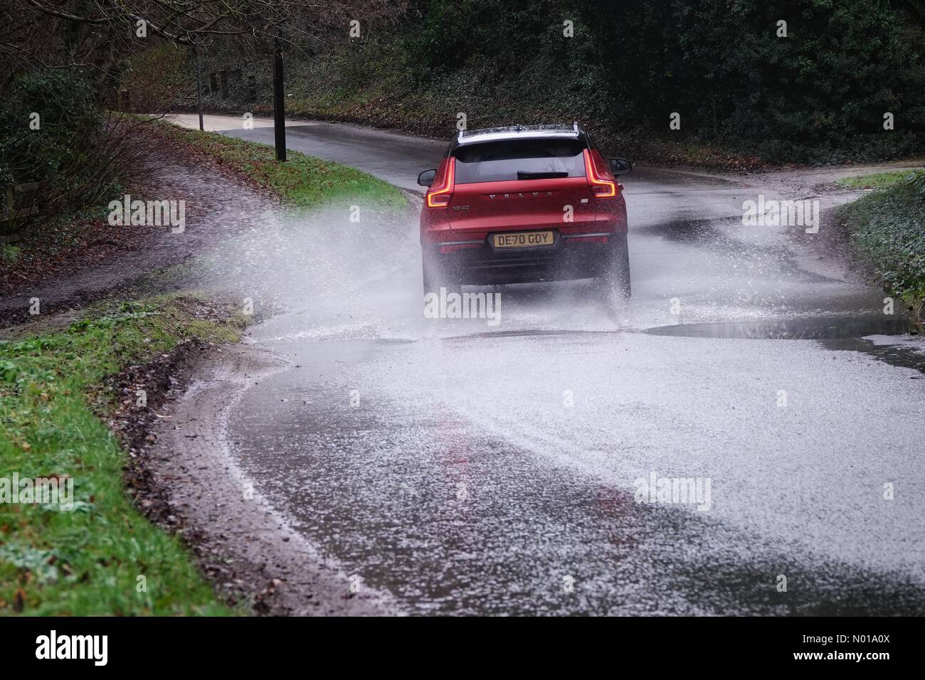 UK Météo : inondations à Godalming. Tuesley Lane, Godalming. 30 décembre 2023. De fortes pluies à travers les Home Counties ce matin. Inondation de surface à Godalming dans le Surrey. Crédit : jamesjagger/StockimoNews/Alamy Live News Banque D'Images