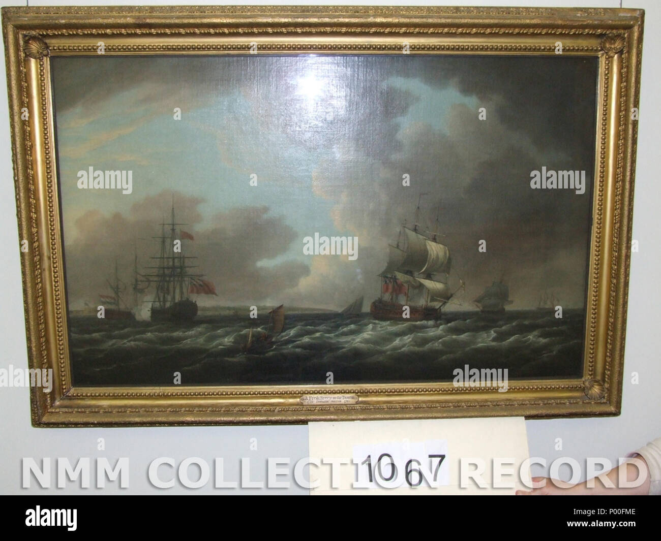 . Anglais : un navire néerlandais saluant une peinture phare. Notice Shot - ne pas reproduire. . Milieu - fin du xviiie siècle. Dominic Serres, l'Aîné 97 Un navire néerlandais saluant un RP6484 RMG Phare Banque D'Images