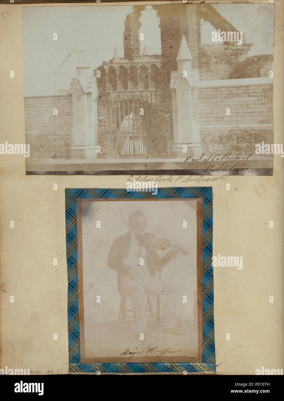 . La porte d'entrée et de l'ouest de la cathédrale de Saint Andrews avant. 1845 - 1850 102 Pas de bouilloire, britannique - la porte d'entrée et de l'ouest de la cathédrale de Saint Andrews avant. - Google Art Project Banque D'Images