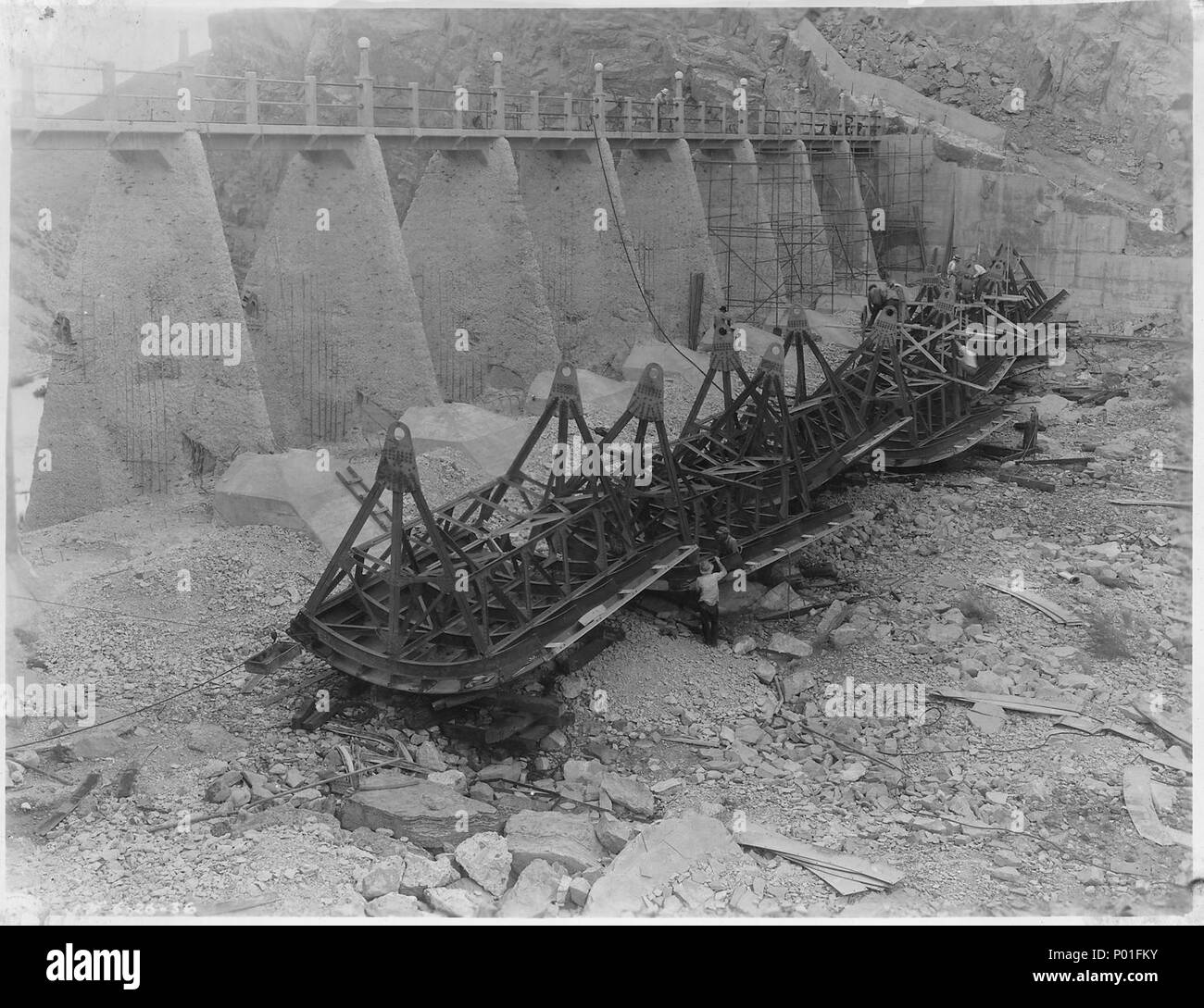Barrage Roosevelt. Amérique du déversoir. Note sur l'ancien nid d'embarcadère. - Banque D'Images
