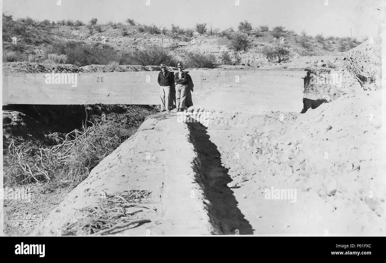 Rivière Salée Canal d'alimentation (Force compte) Vue de l'ancien viaduc en béton 2E