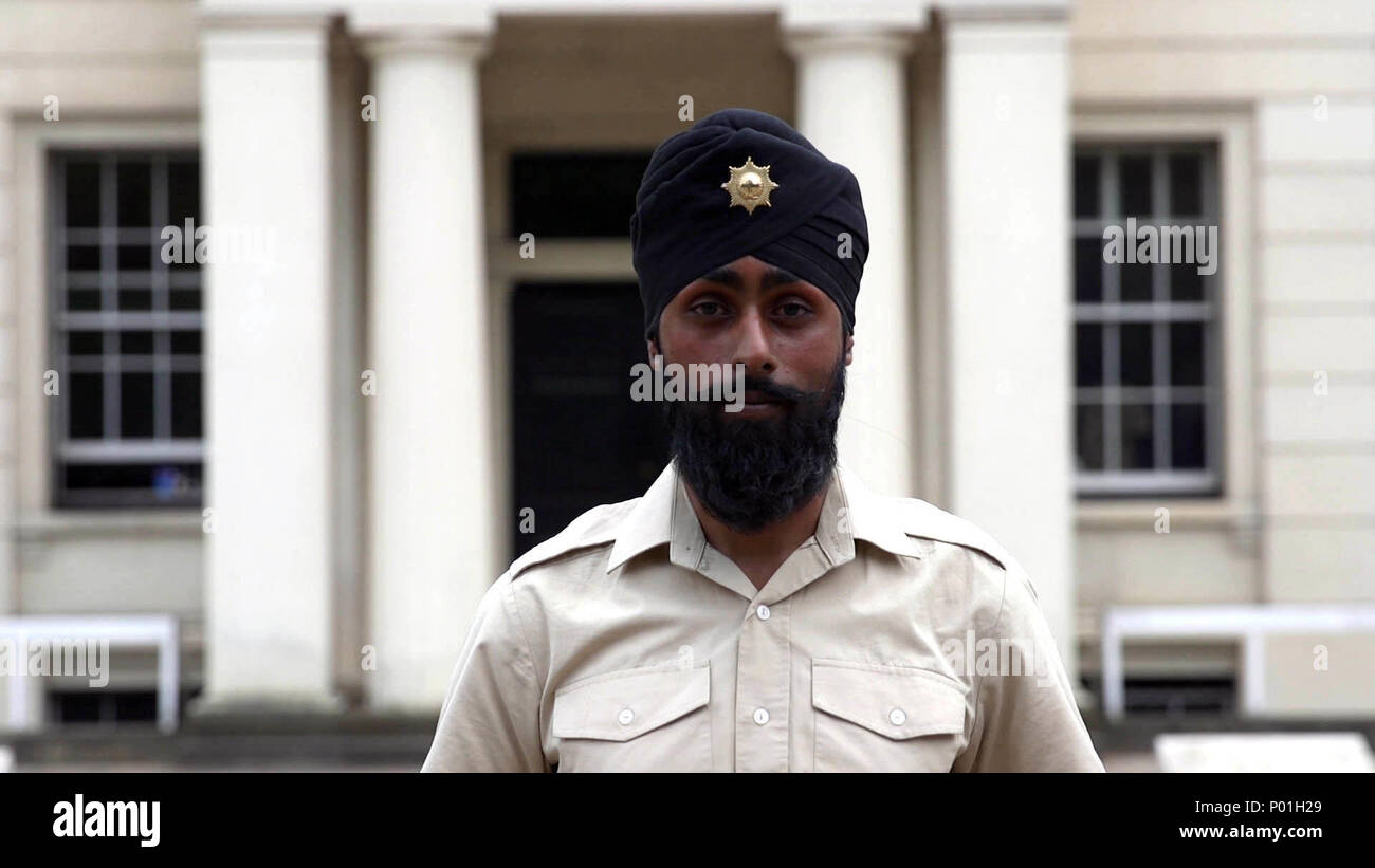 Charanpreet Singh Lall, soldat des gardes de Coldstream, qui portera un turban lorsqu'il se para pendant le Trooping The Color, a dit qu'il espère qu'il sera considéré comme un nouveau changement dans l'histoire. Banque D'Images