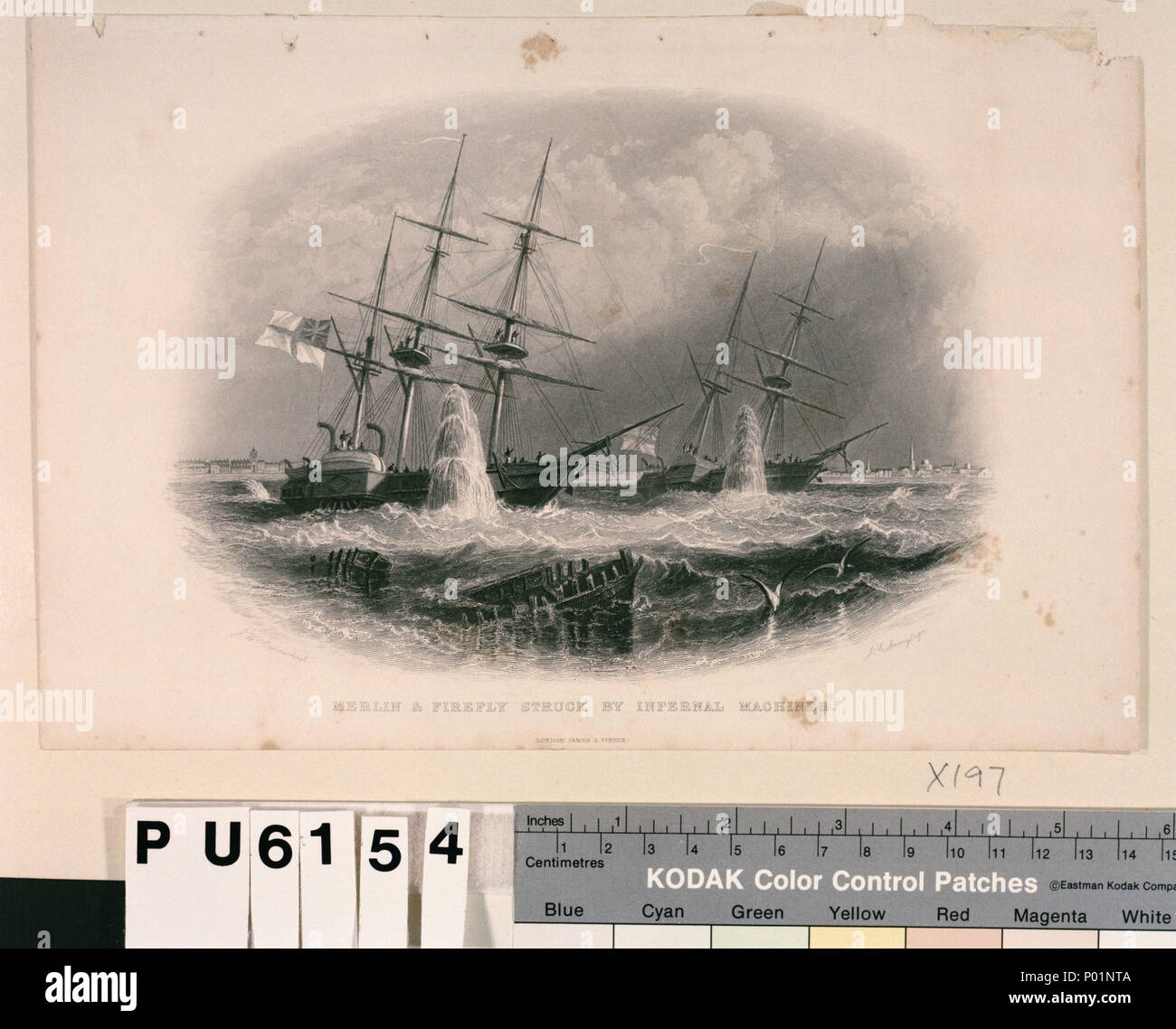 . Anglais : 'Merlin' et 'Firefly' frappé par des mines au large de Sveaborg (Helsinki) pendant la guerre de Crimée Vignette inscrit : "Merlin & Firefly frappé par machines infernales". Fait référence à une occasion où l'amiral Dundas, dans la 'Merlin', a été l'arpentage Sveaborg (Helsinki) le 9 juin 1855 et frappé par des mines russes (voir ILN, 15 Sep 1855, p.340) ; elle a été appuyée par les 'Firefly', qui a également été frappé. C'est considéré comme le premier exemple de réussite de l'exploitation minière dans la guerre navale. Les trois-mâts 'Firefly' est indiqué sur la gauche ; les deux-mâts 'Merlin' plus loin sur la droite. Merlin & Firefly frappé par inférer Banque D'Images