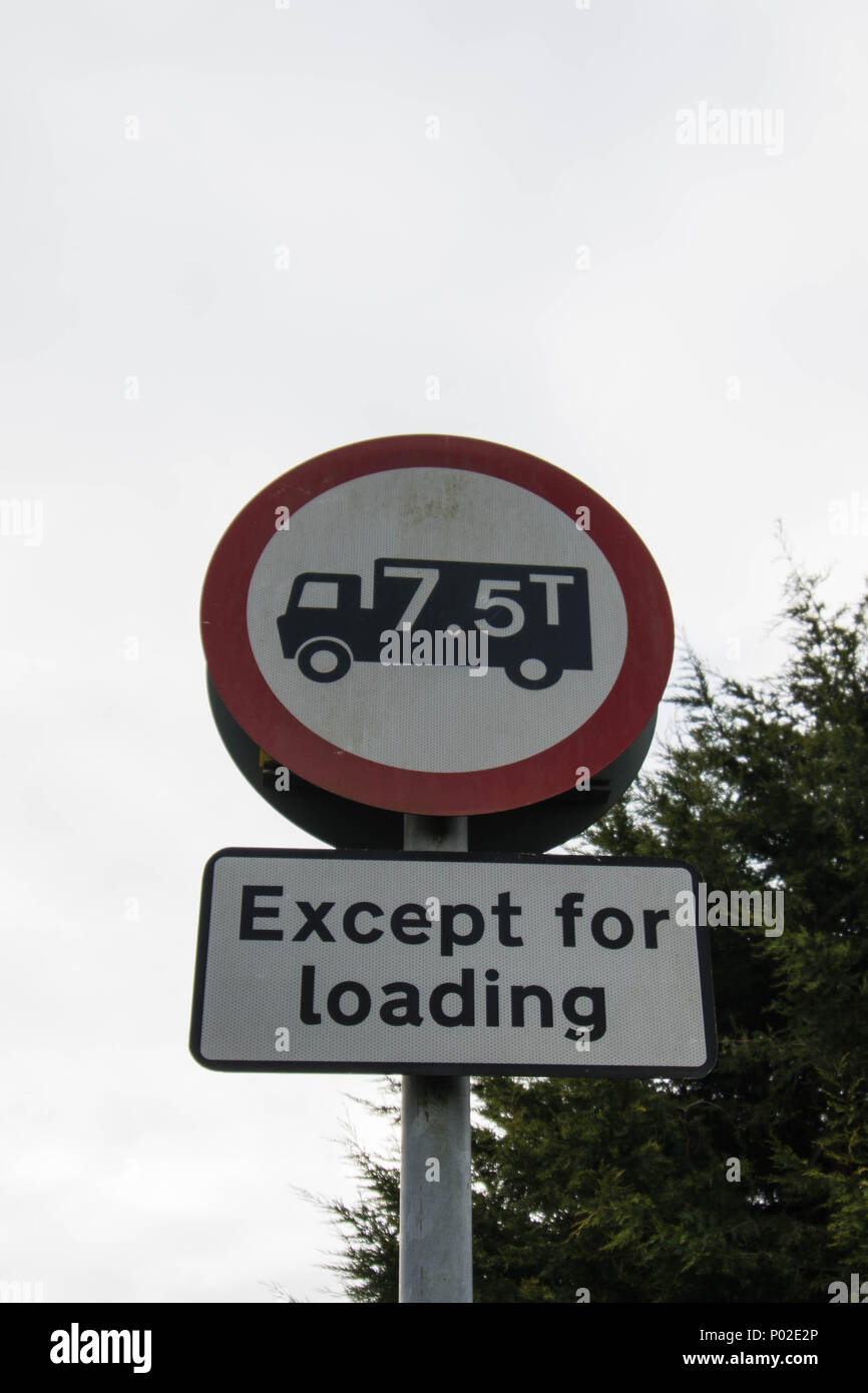 Signalisation routière pas de camion sauf pour le chargement Banque D'Images