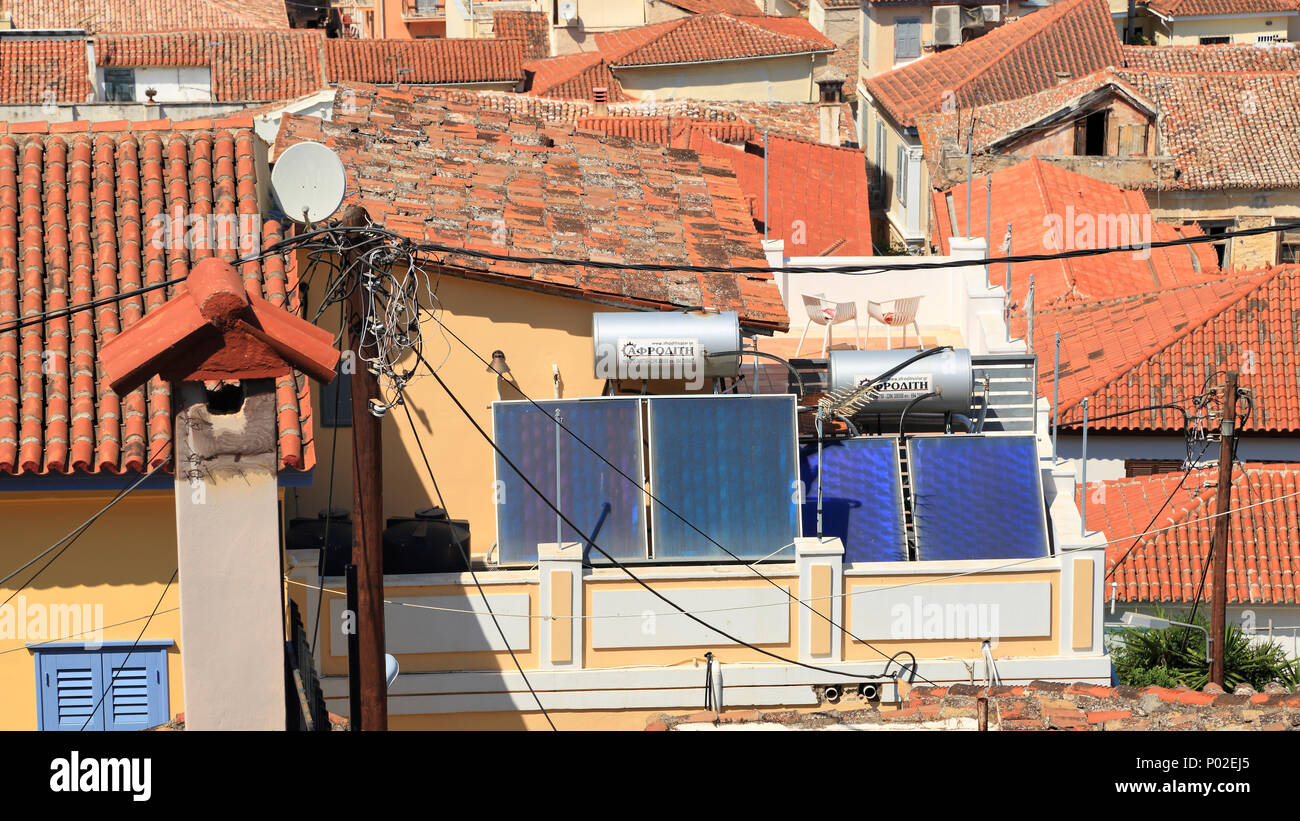Les systèmes solaires thermiques sur le toit, Grèce Banque D'Images