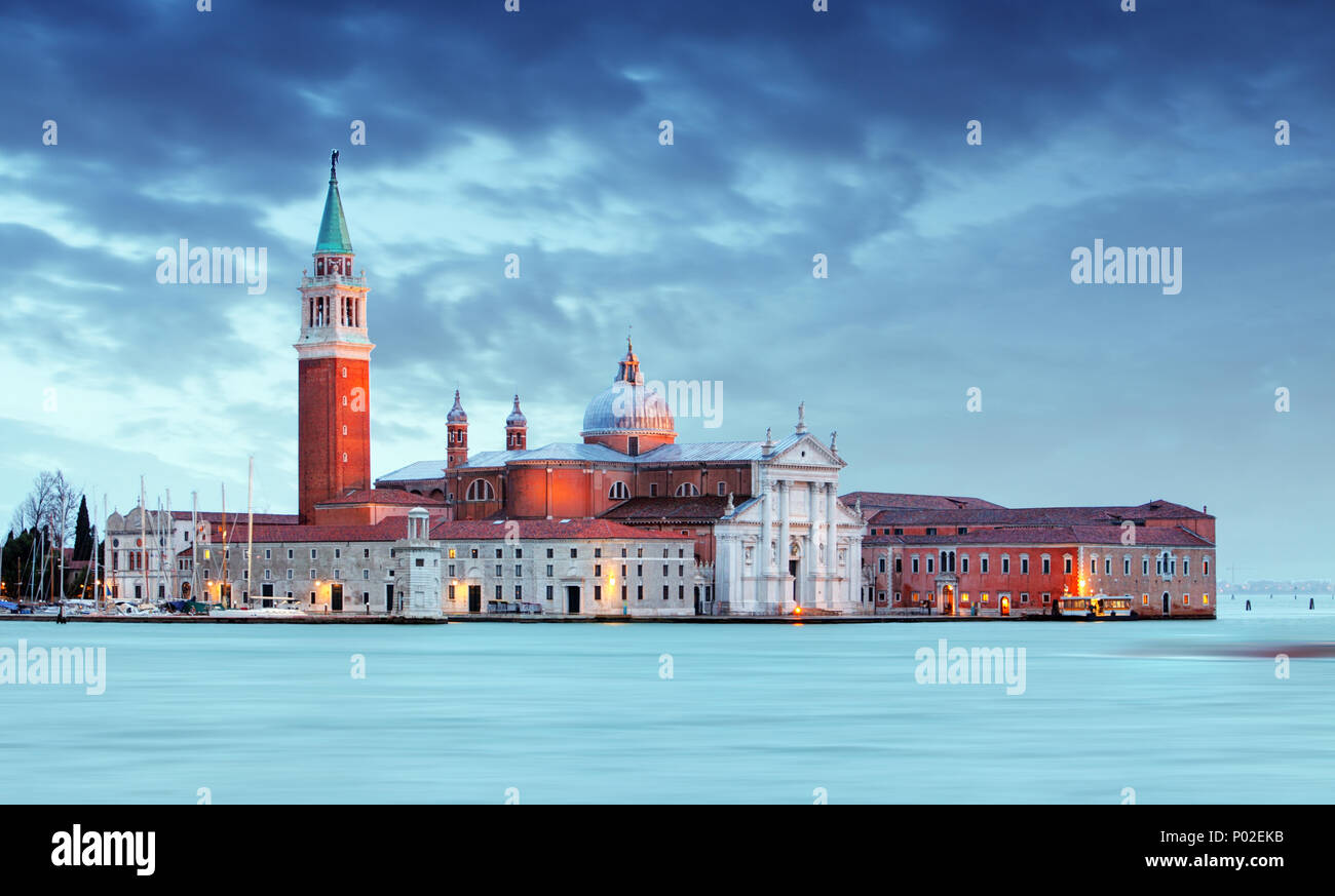Gondoles avec vue sur San Giorgio Maggiore, à Venise, Italie Banque D'Images