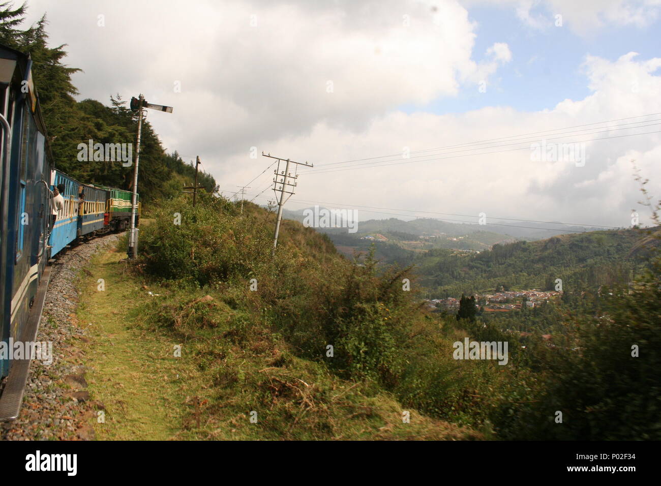 Voyage en Train à vapeur, Chemin de fer de montagne de Nilgiri, Tamil Nadu, Inde Banque D'Images