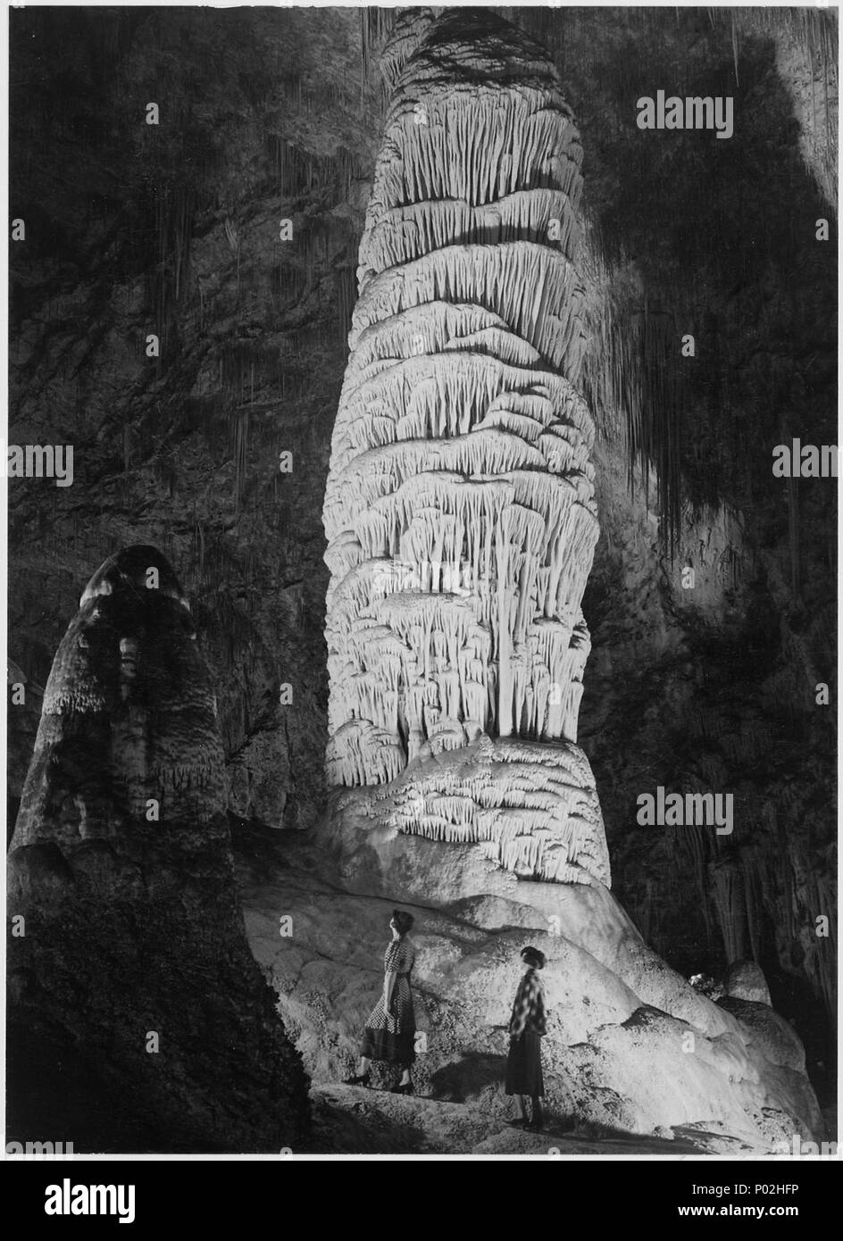 Les dômes géants dans l'intérieur de Carlsbad Cavern, Carlsbad Caverns National Park, Nouveau Mexique. (Orientation verticale) - Banque D'Images