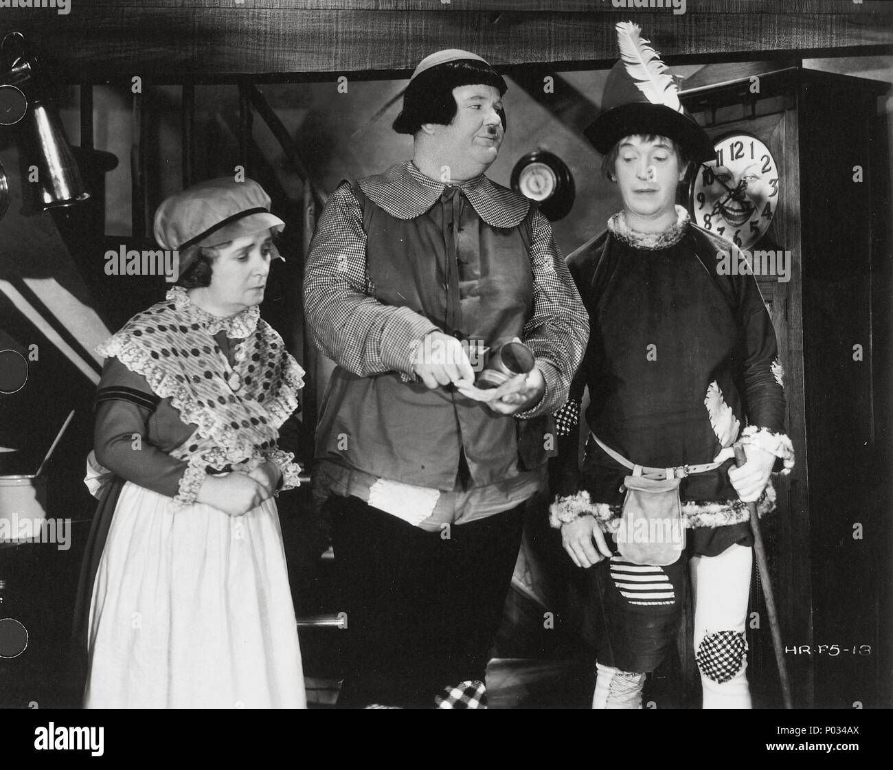 Titre original : Babes in Toyland. Titre en anglais : Babes in Toyland.  Directeur de film : CHARLEY ROGERS. Année : 1934. Stars : OLIVER HARDY,  Stan Laurel. Credit : M.G.M / Album Photo Stock - Alamy