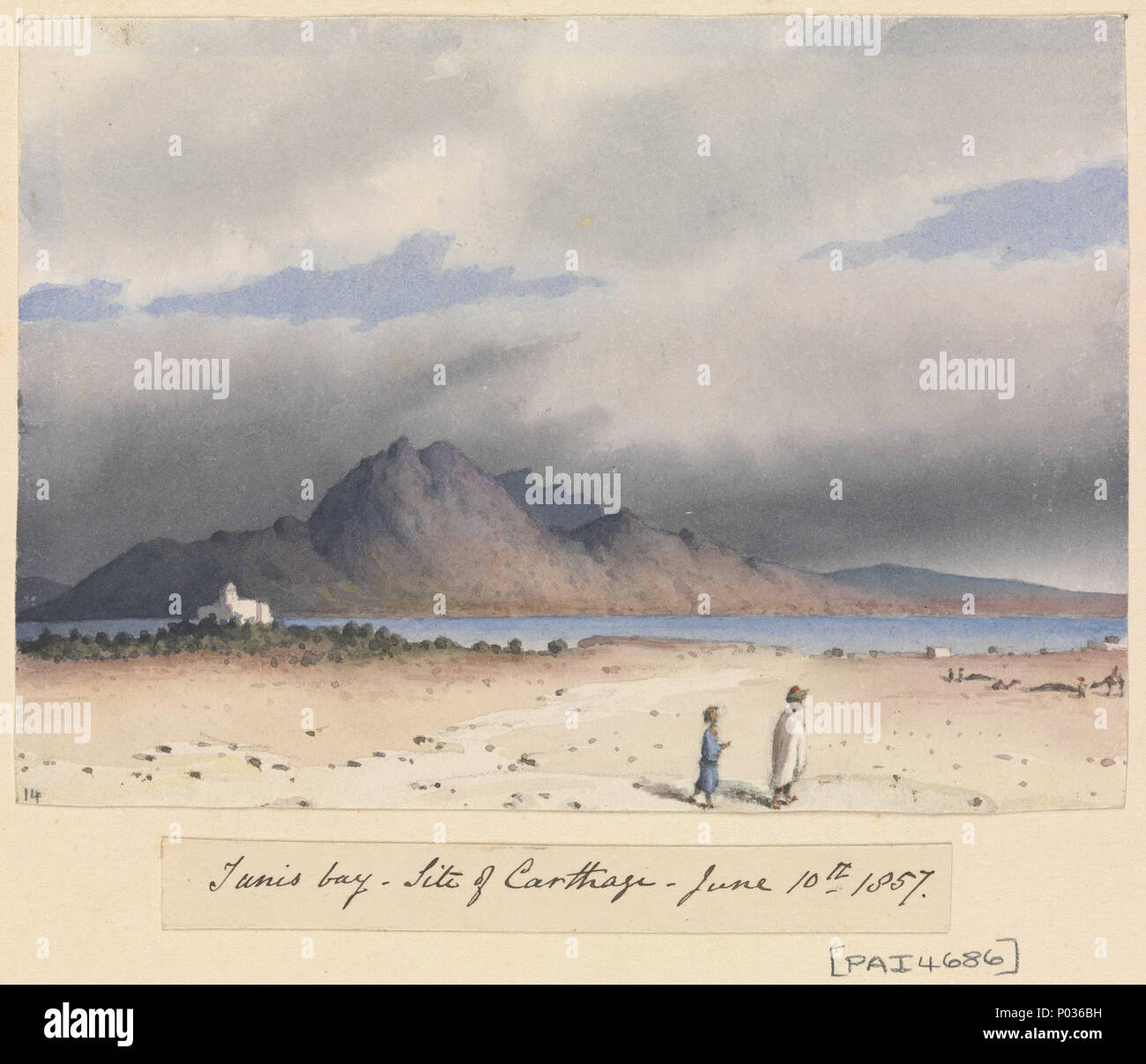 . English : 'Tunis Bay, site de Carthage, le 10 juin 1857' [Tunisie] n° 14 dans la Baltique de Fanshawe et plus tard, l'album 1843 - 83. Sous-titrée par l'artiste sur la page de l'album sous l'image, comme titre. La deuxième d'une série de dessins de la flotte méditerranéenne croisière d'été, de Malte et de retour, entre 3 juin et 7 novembre 1857. Il montre une petite mosquée blanche sur la côte, contre les montagnes d'Afrique du nord, avec des chiffres, sans doute à proximité de la ville de Tunis dans le Golfe de Tunis. Tunis occupe l'emplacement de l'antique Carthage, mais cette ville était si effectivement détruit par les romains, un Banque D'Images
