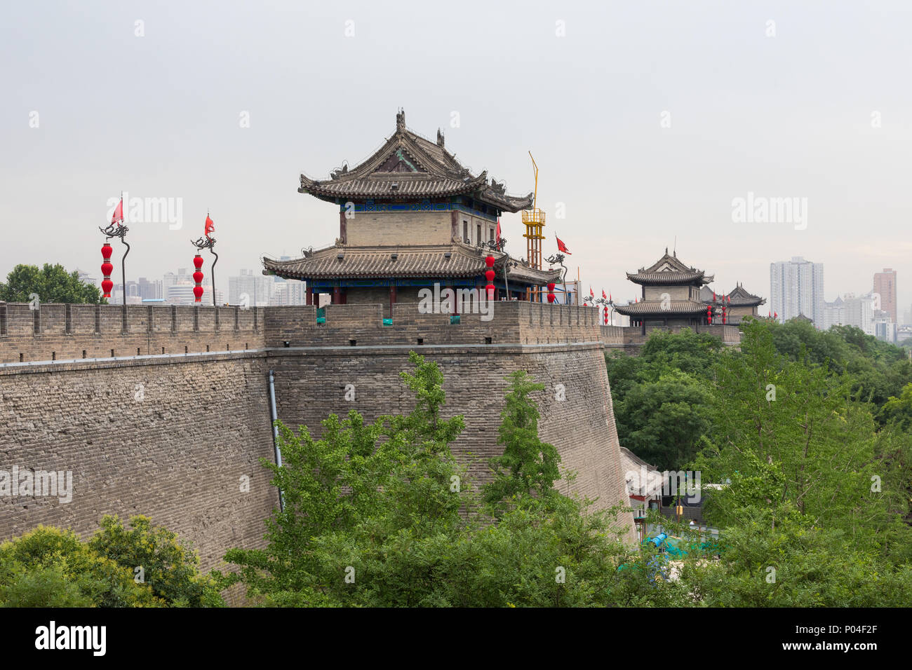 XIAN, CHINE - le 23 mai 2018 : les touristes à pied sur la porte sud de la ville de Xian Wall ,l'un des plus anciens et les mieux conservés de la ville chinoise le 16 avril 2010 Banque D'Images