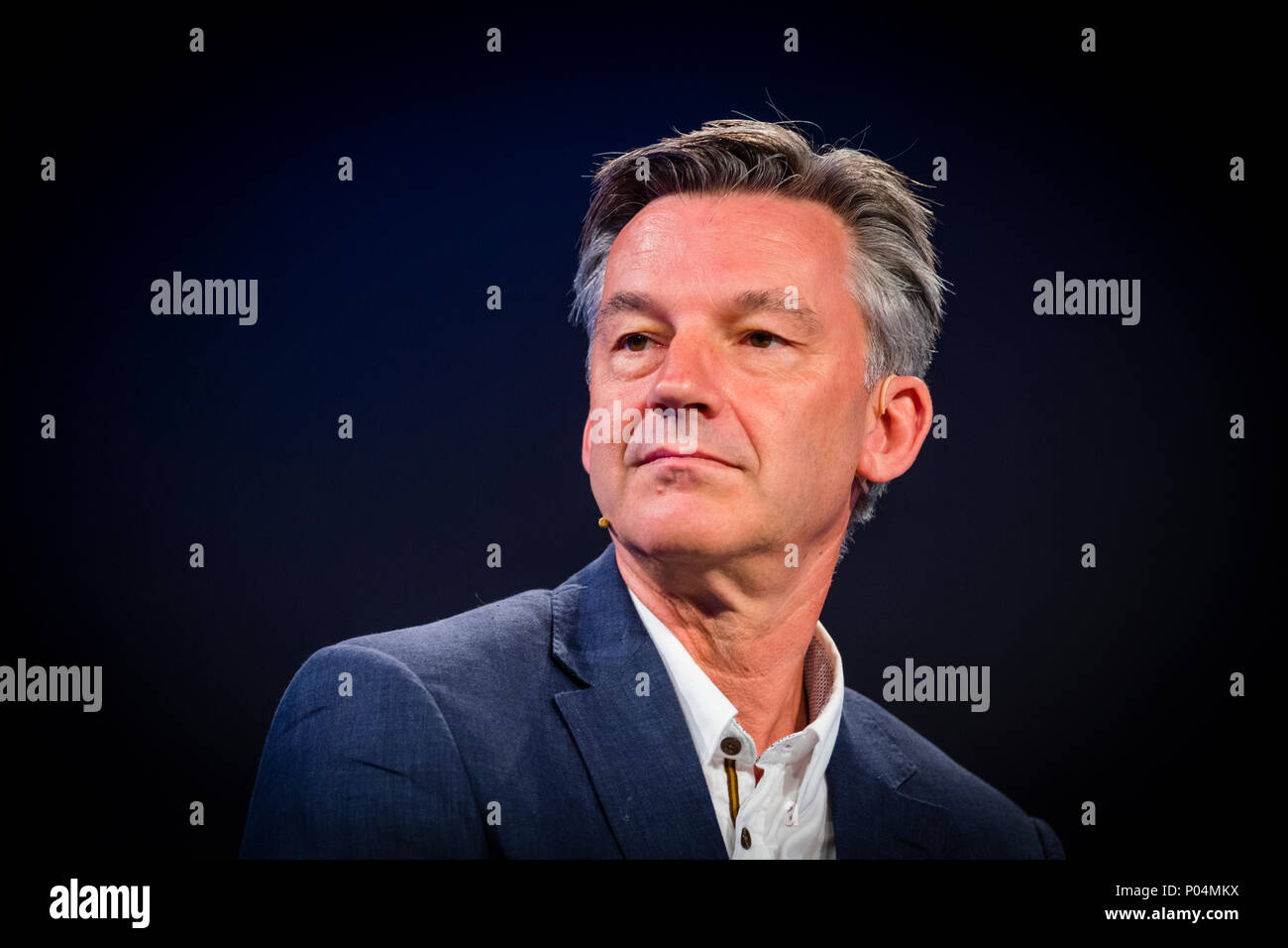 Mike Hawes, chef de la direction de la Society of Motor Manufacturers and Traders (SMMT), à l'Hay Festival de la littérature et des Arts, mai 2018. Mike Hawes SMMT est devenu chef de l'exécutif le 2 septembre 2013. SMMT est la voix de l'industrie automobile britannique au Royaume-Uni, soutenir et promouvoir les intérêts de ses membres, à la maison et à l'étranger, pour le gouvernement, les intervenants et les médias. Banque D'Images