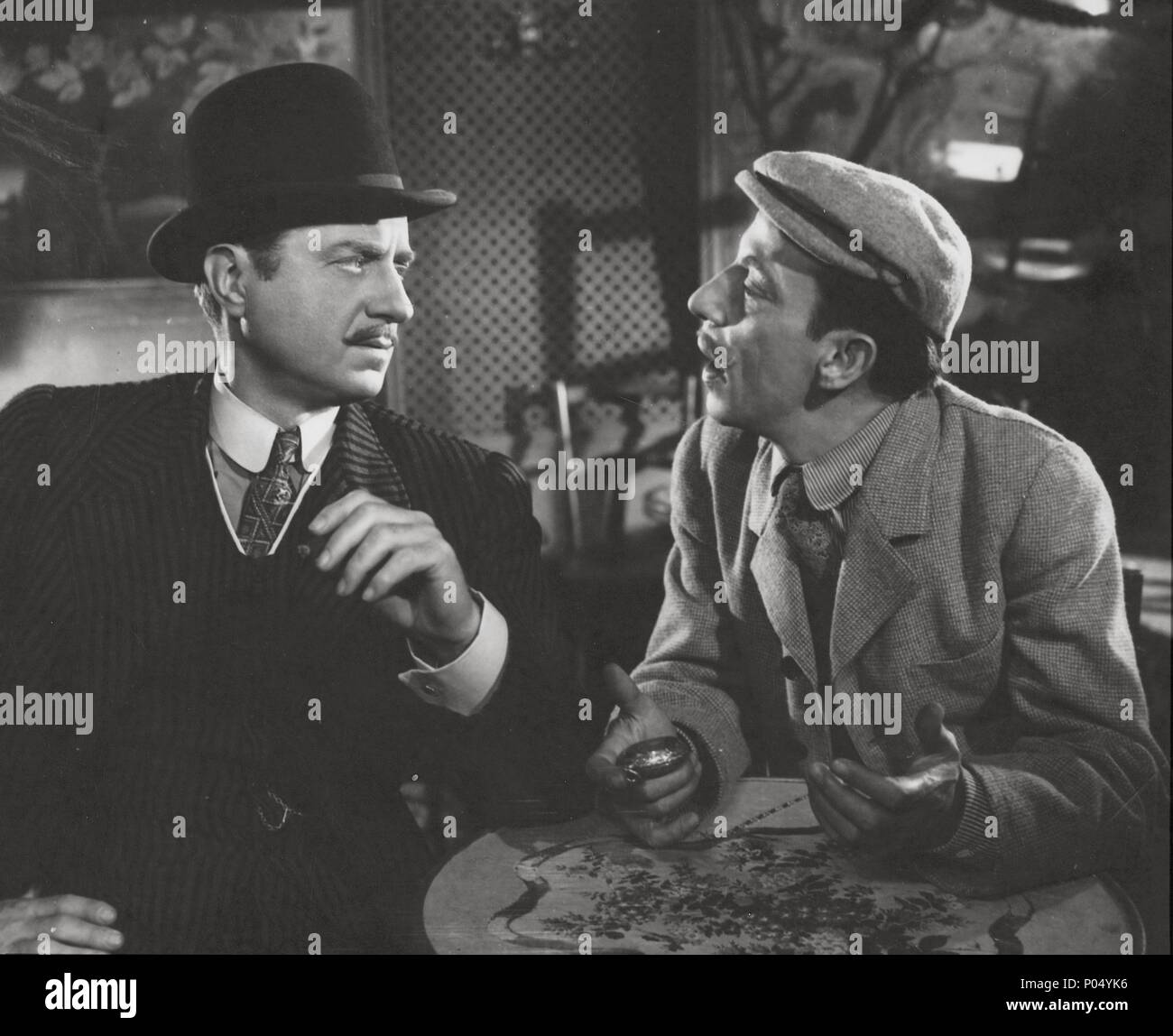 Titre original : CASQUE D'OR. Titre en anglais : casque d'or. Directeur de film : Jacques BECKER. Année : 1952. Stars : Claude Dauphin. Credit : FILMS SPEVA/PARIS FILM / Album Banque D'Images