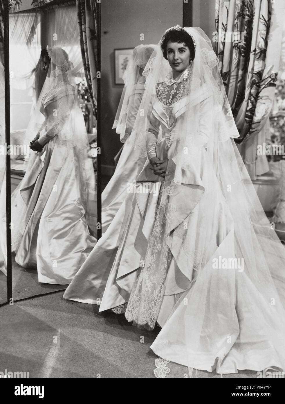 Titre original : PÈRE DE LA mariée. Titre en anglais : PÈRE DE LA mariée. Directeur de film : Vincente Minnelli. Année : 1950. Stars : ELIZABETH TAYLOR. Credit : M.G.M / Album Banque D'Images