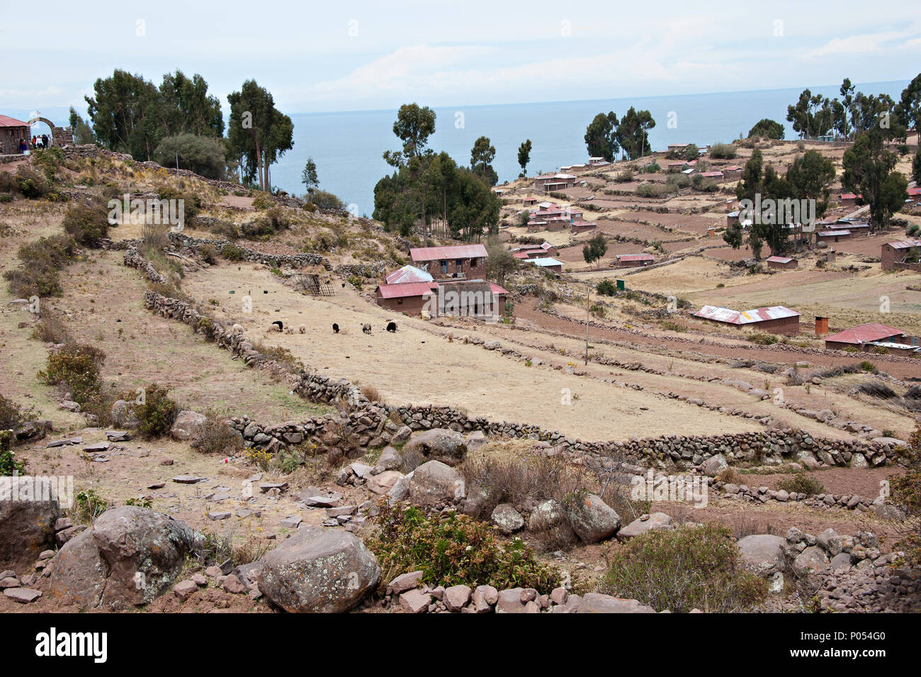 Vue paysage de l'île de Taquile, le lac Titicaca. Pérou Banque D'Images