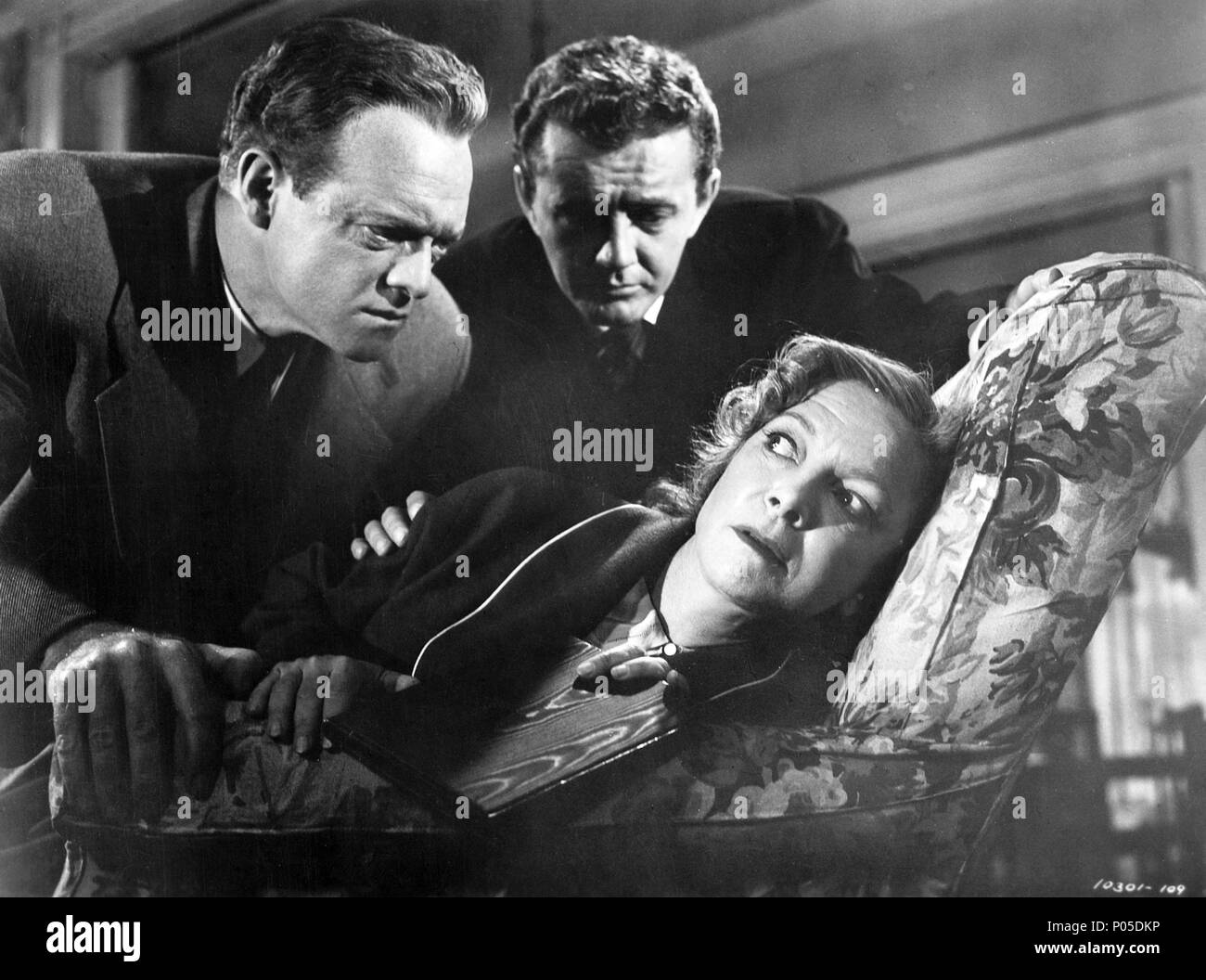 Film Original Titre : Mon fils John. Titre en anglais : Mon fils John. Directeur : LEO MCCAREY Film. Année : 1952. Stars : Helen Hayes ; VAN HEFLIN ; ROBERT WALKER. Credit : PARAMOUNT PICTURES / Album Banque D'Images