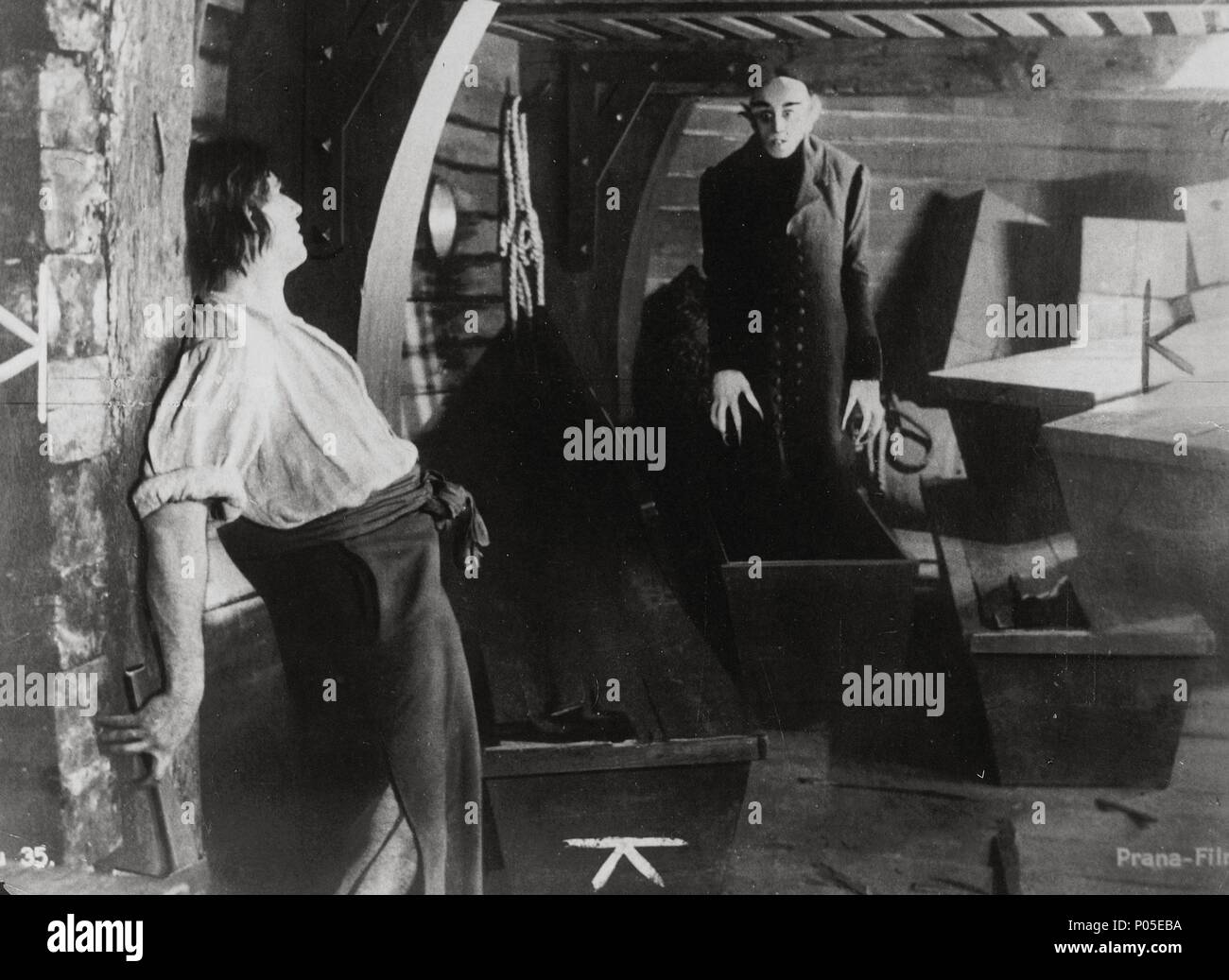 Titre original : Nosferatu, eine Symphonie des Grauens. Titre en anglais : Nosferatu le vampire. Directeur de film : F. W. MURNAU. Année : 1922. Stars : Max Schreck. Credit : PRANA-FILM Gmbh, Berlin / Album Banque D'Images