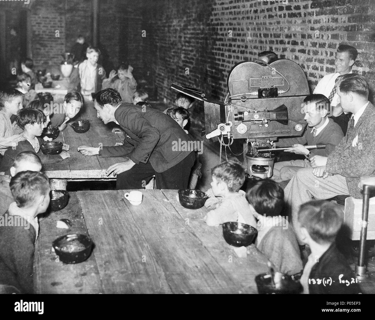 Titre original : OLIVER TWIST. Titre en anglais : OLIVER TWIST. Directeur du film : David Lean. Année : 1948. Stars : David Lean. Credit : CINEGUILD/GRADE / Album Banque D'Images