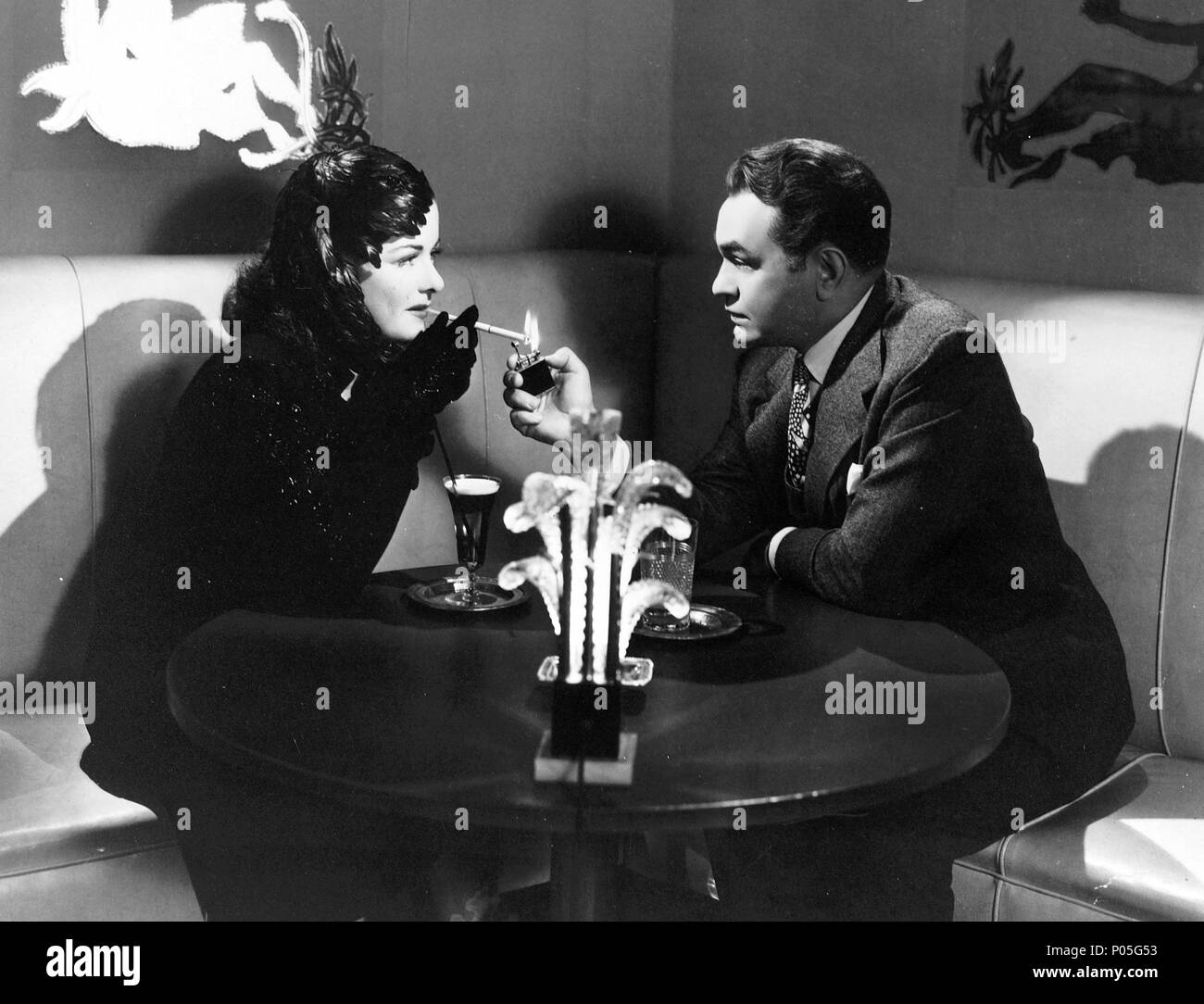 Titre original : LA FEMME DANS LA FENÊTRE. Titre en anglais : LA FEMME DANS LA FENÊTRE. Réalisateur : FRITZ LANG. Année : 1944. Stars : EDWARD G. ROBINSON, Joan Bennett. Credit : UNIVERSAL PICTURES / Album Banque D'Images