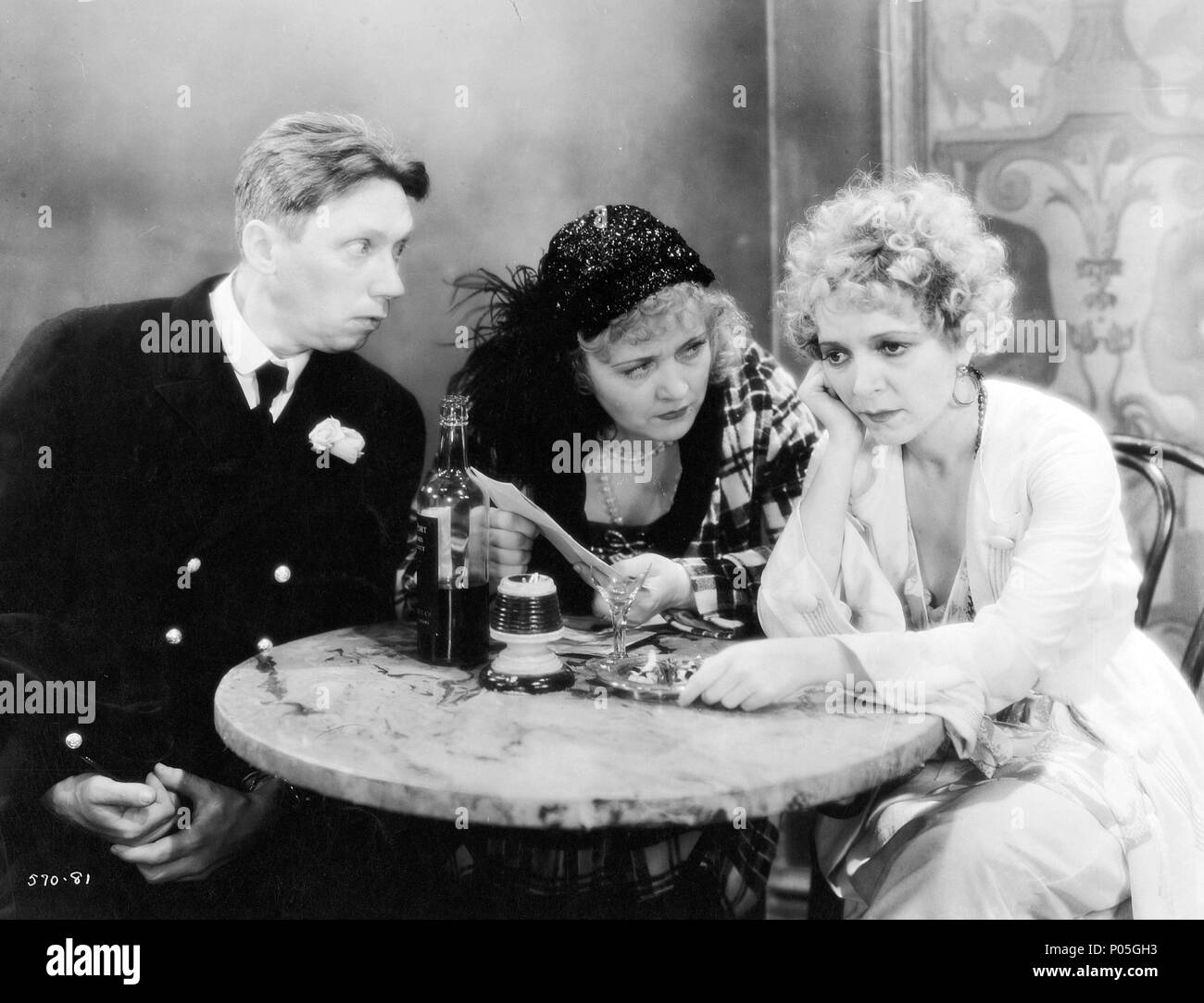 Titre original : LE PÉCHÉ DE MADELON CLAUDET. Titre en anglais : LE PÉCHÉ DE MADELON CLAUDET. Directeur de film : EDGAR SELWYN. Année : 1931. Stars : Helen Hayes. Credit : M.G.M / Album Banque D'Images