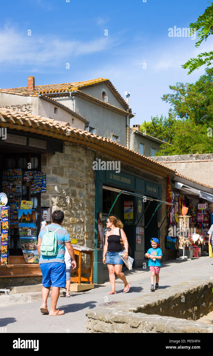 Carcassonne france shop tourists Banque de photographies et d'images à  haute résolution - Alamy