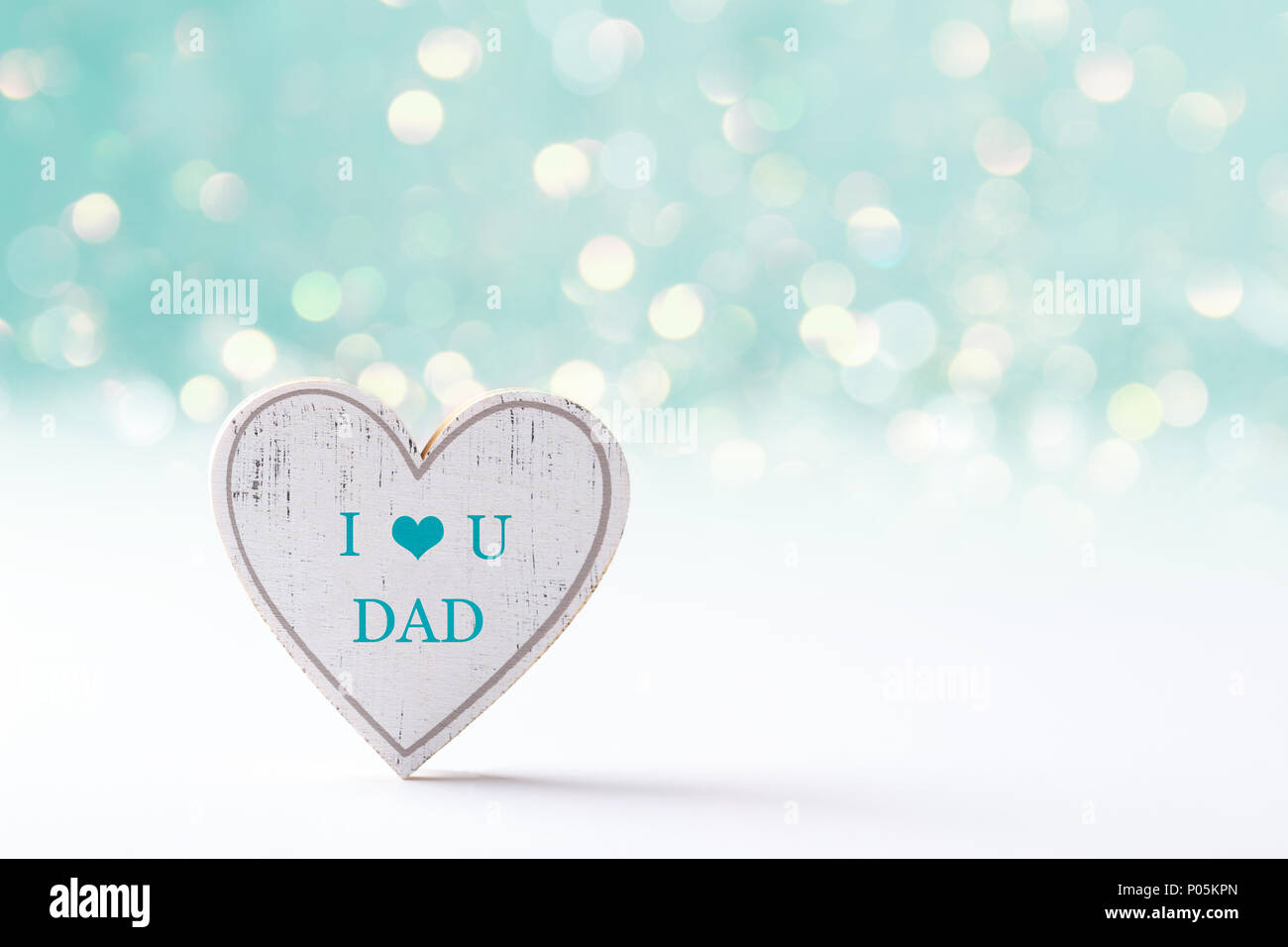 Happy father's day Greeting card, coeur en bois avec du texte je t'aime papa Banque D'Images
