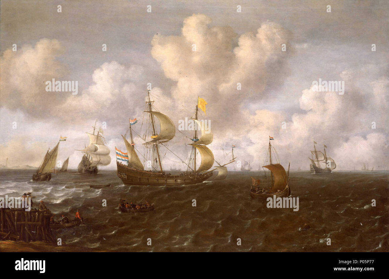 . Anglais : un navire néerlandais avant que le vent une variété d'expédition est indiqué au large de la côte néerlandaise. La terre peut être vue à l'extrême gauche et au premier plan un certain nombre de figures sur une jetée en bois donnent sur la mer. Un petit bateau quitte le port avec un homme assis à l'avant avec ses jambes sur le côté du bateau. Un autre est l'aviron et un troisième se montrant un autre bateau, à partir de l'arrière. Dans la partie gauche de la distance, un esprit-rigged ferry-boat est montré à Port-trimestre voir battant pavillon néerlandais, et un grand homme de guerre s'approche directement derrière elle. Au centre le point central de la peinture Banque D'Images